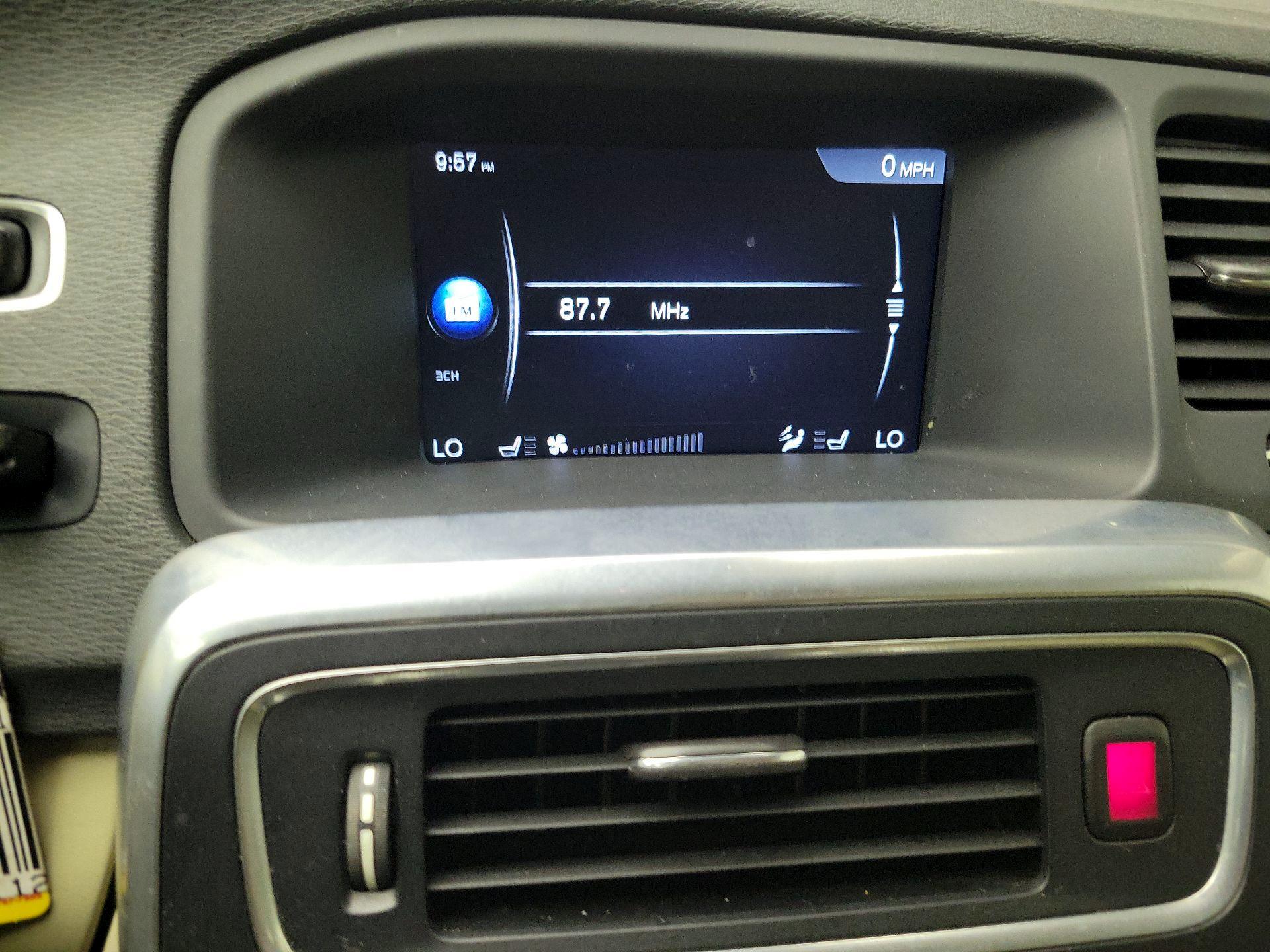 Thumbnail: 2016 Volvo V60 - 15
