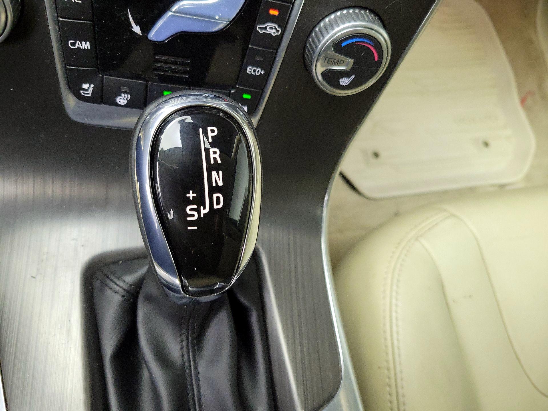 Thumbnail: 2016 Volvo V60 - 17