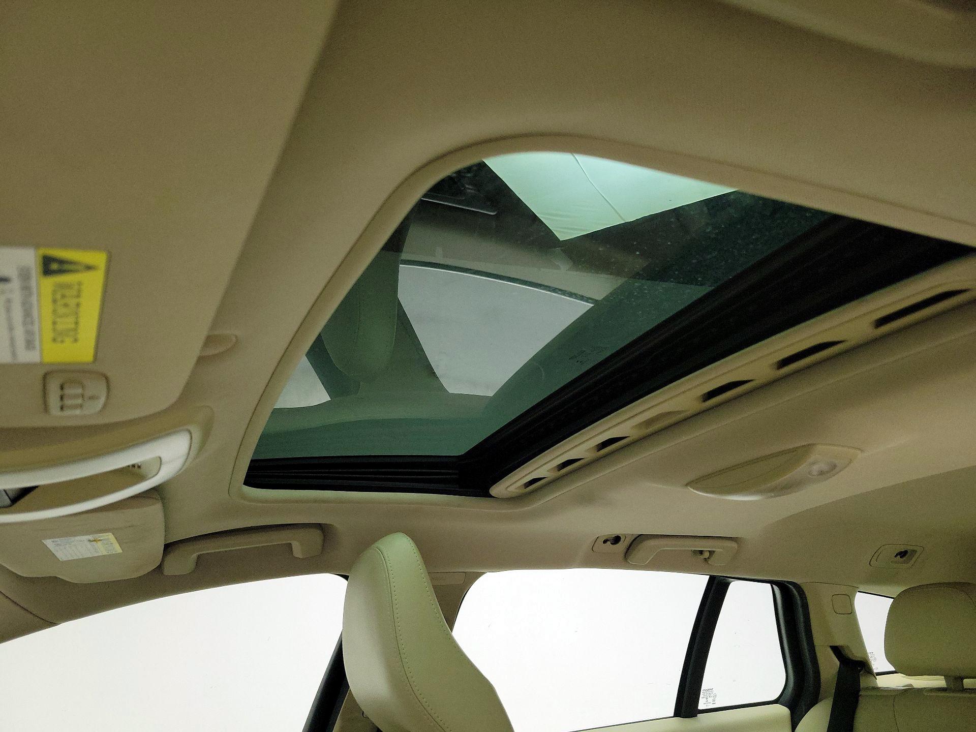 Thumbnail: 2016 Volvo V60 - 18