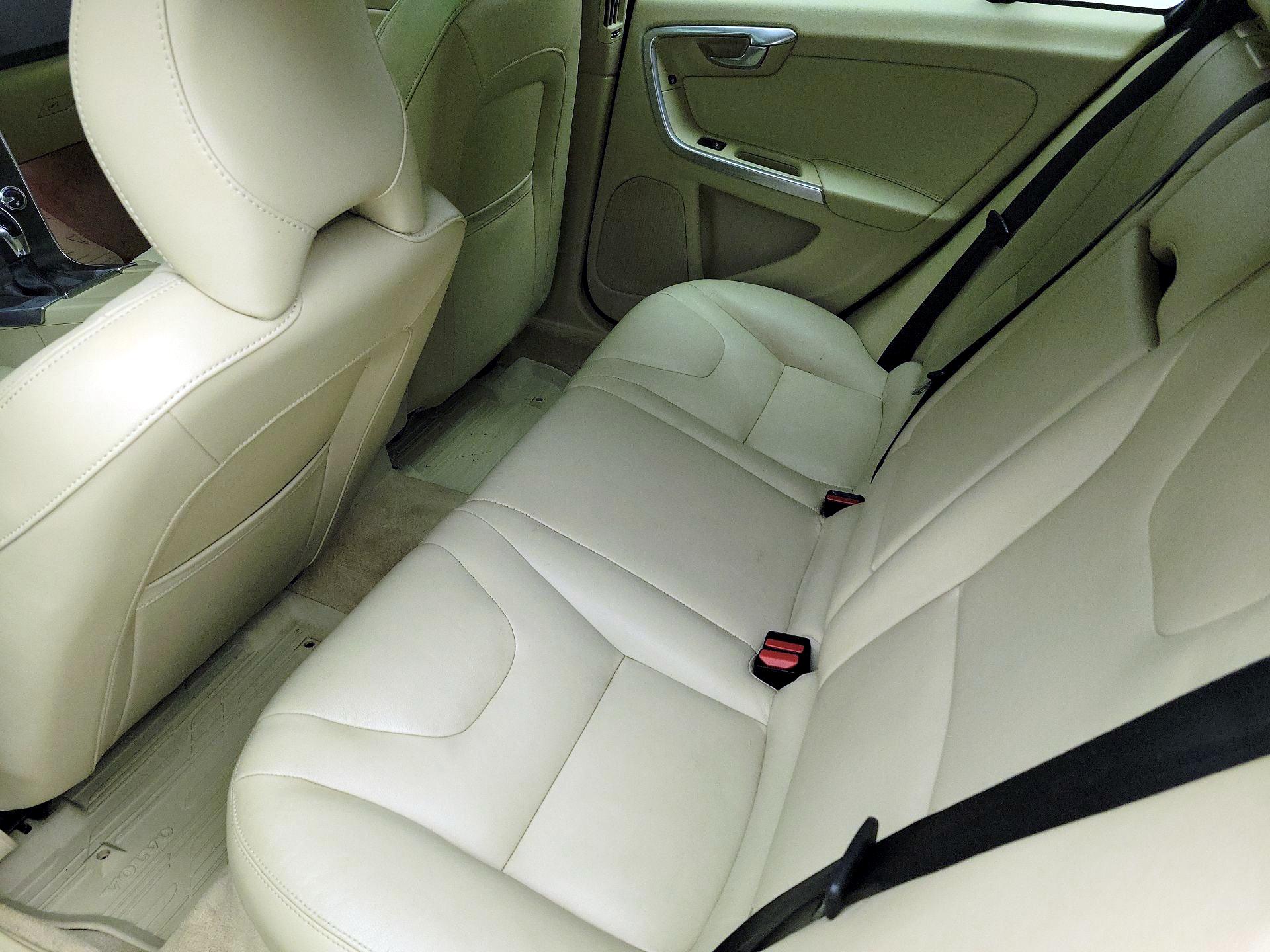 Thumbnail: 2016 Volvo V60 - 19