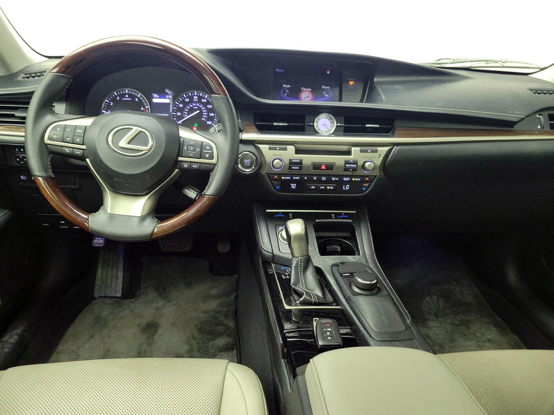 Thumbnail: 2017 Lexus ES - 9
