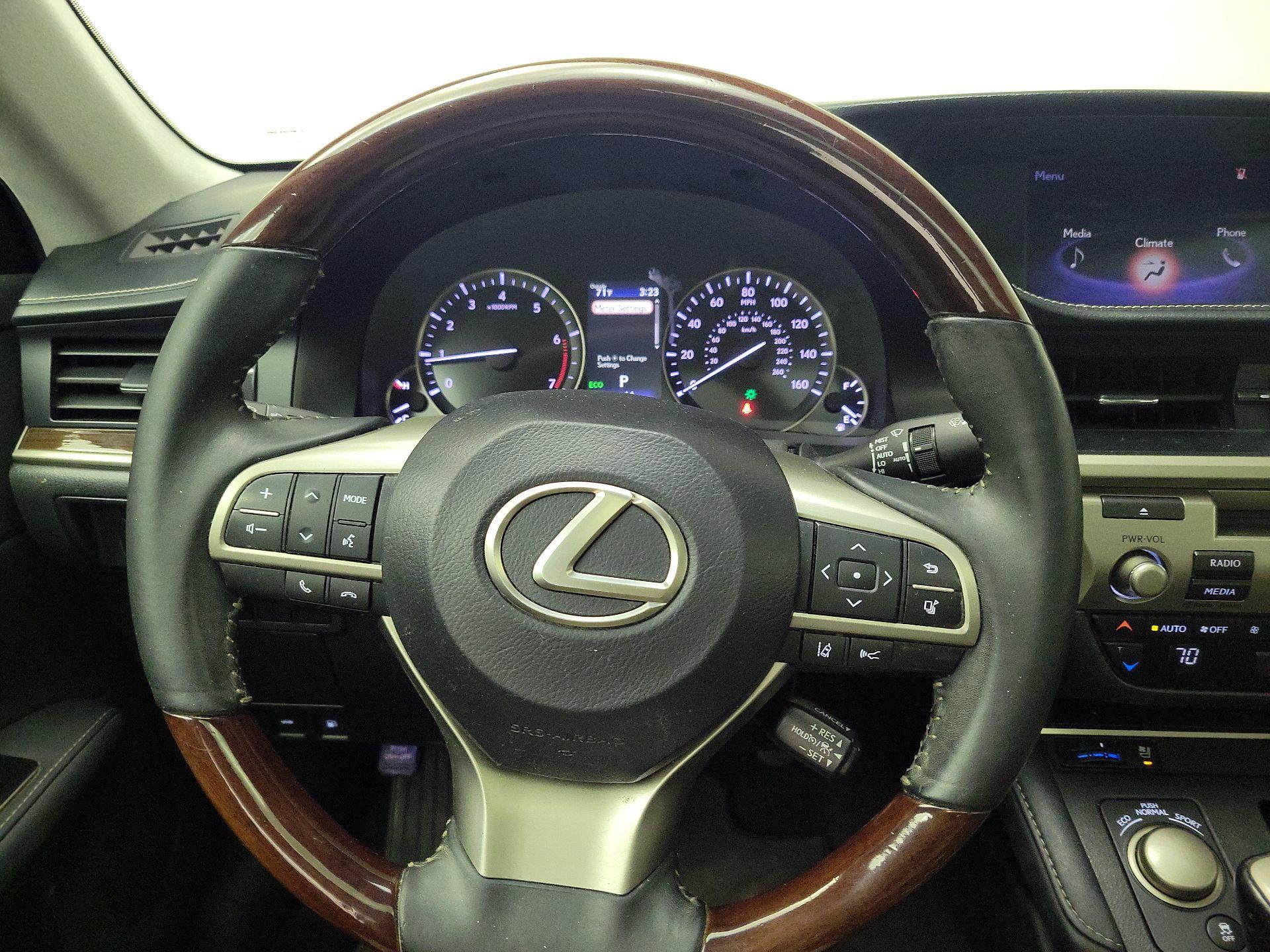 Thumbnail: 2017 Lexus ES - 10