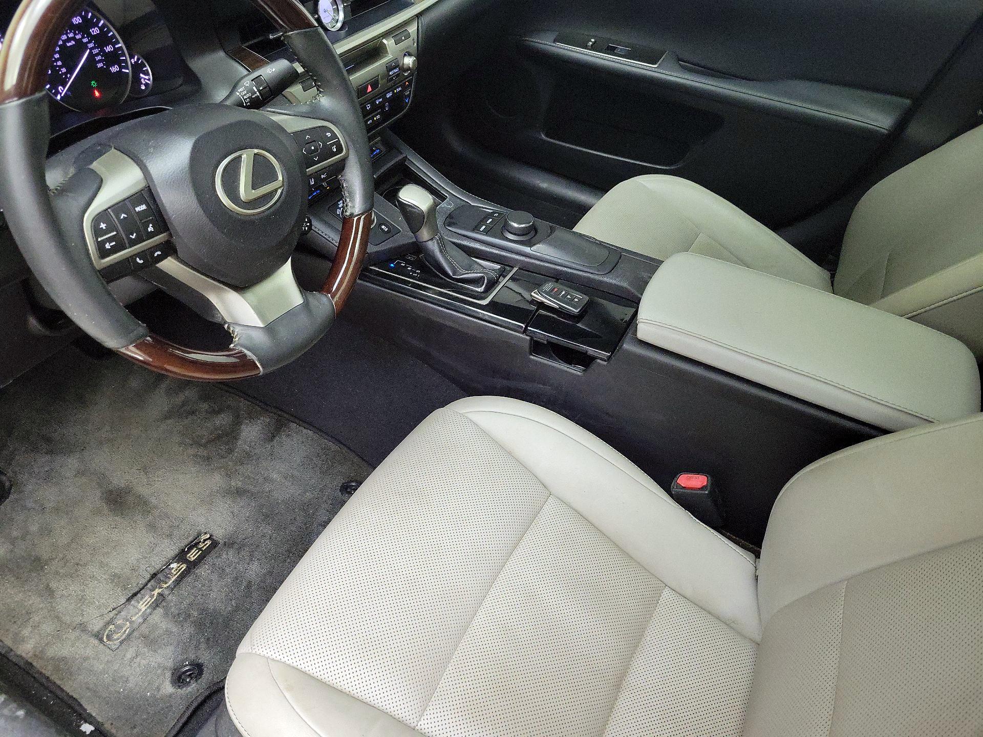 Thumbnail: 2017 Lexus ES - 11