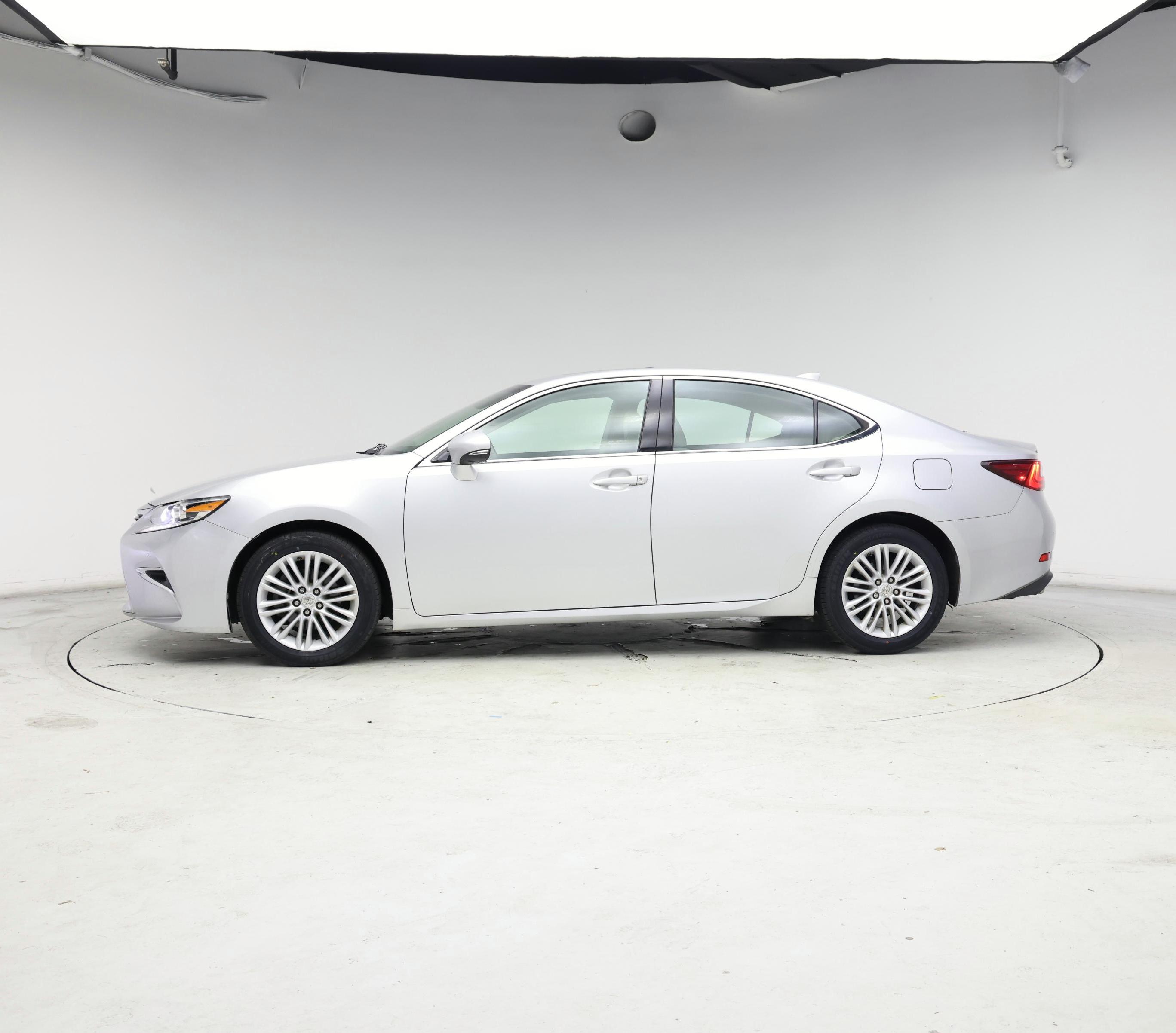 Thumbnail: 2017 Lexus ES - 3