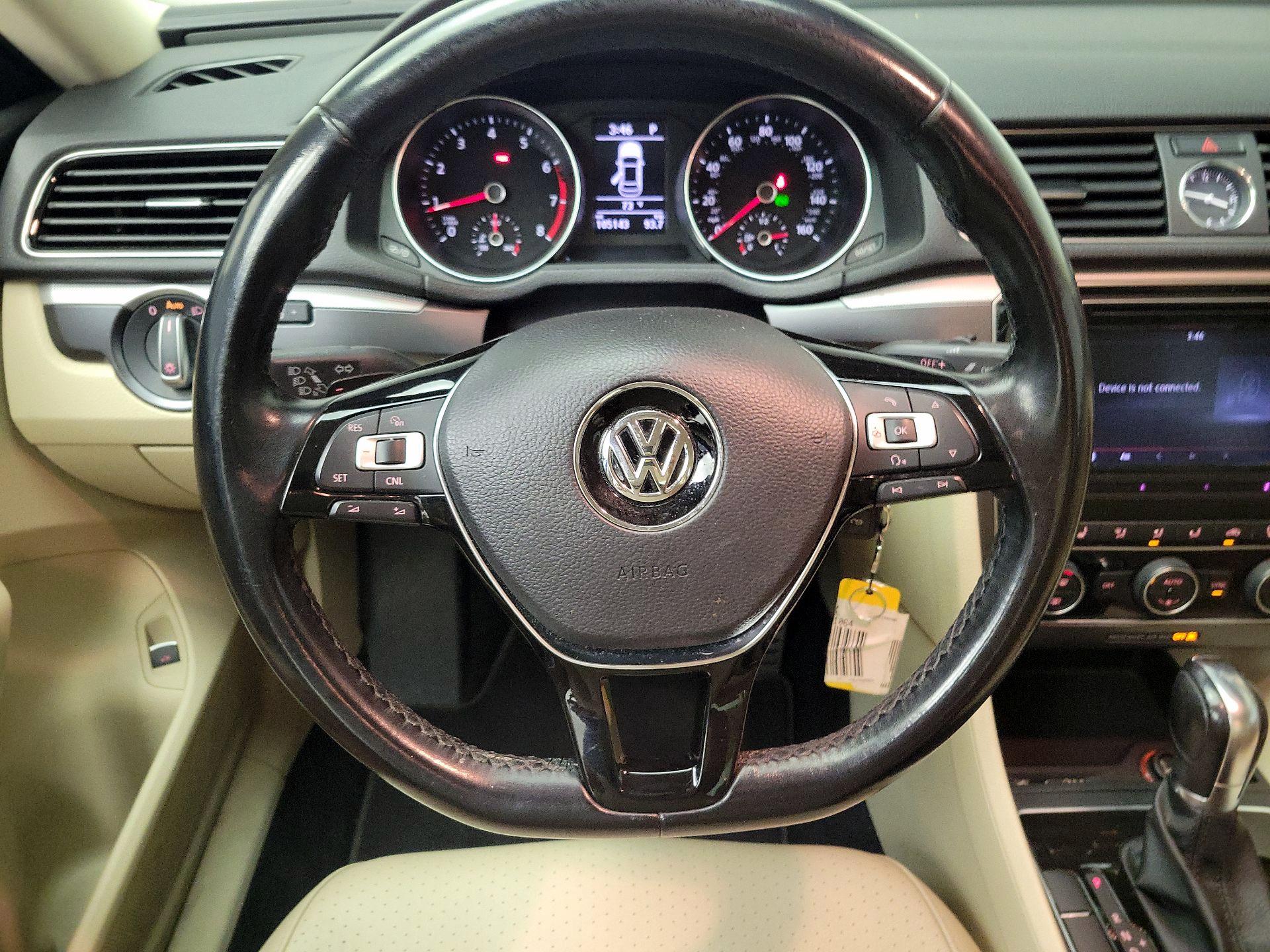 Thumbnail: 2017 Volkswagen Passat - 10