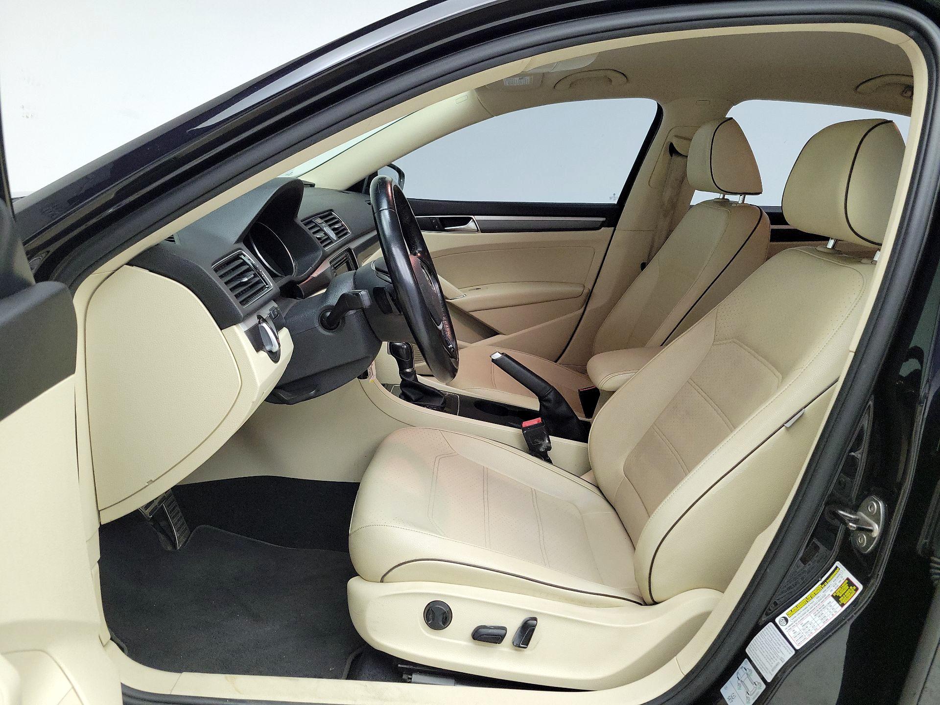 Thumbnail: 2017 Volkswagen Passat - 11