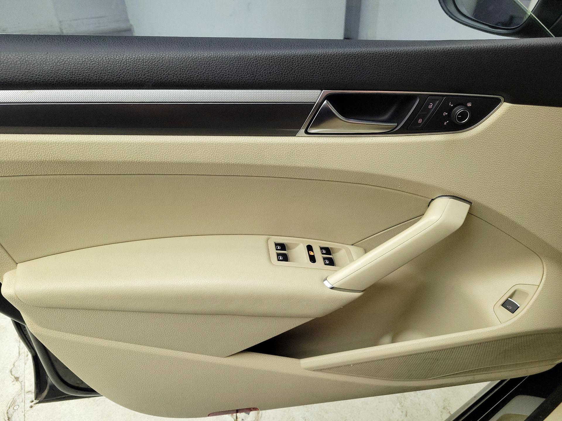 Thumbnail: 2017 Volkswagen Passat - 12