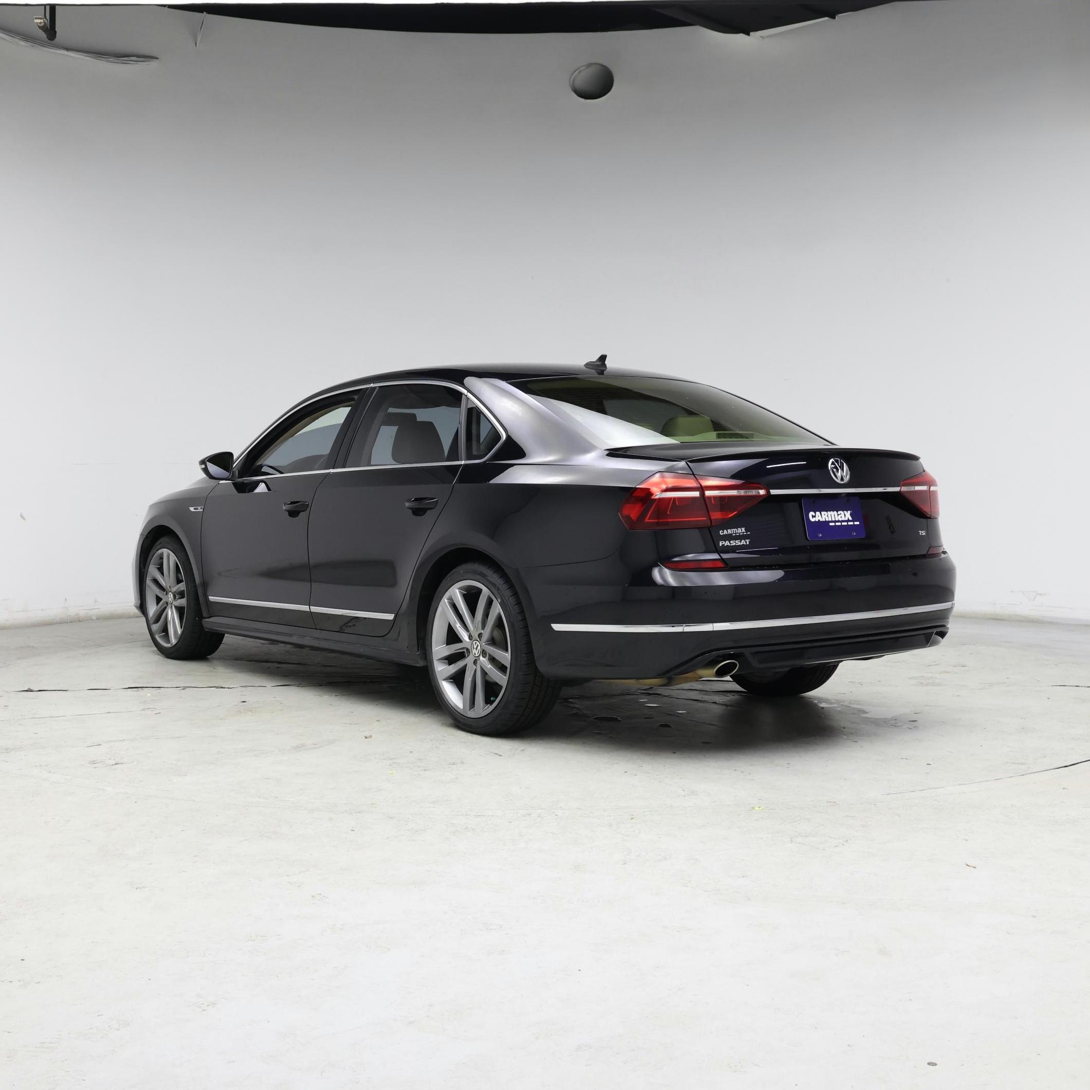 Thumbnail: 2017 Volkswagen Passat - 2
