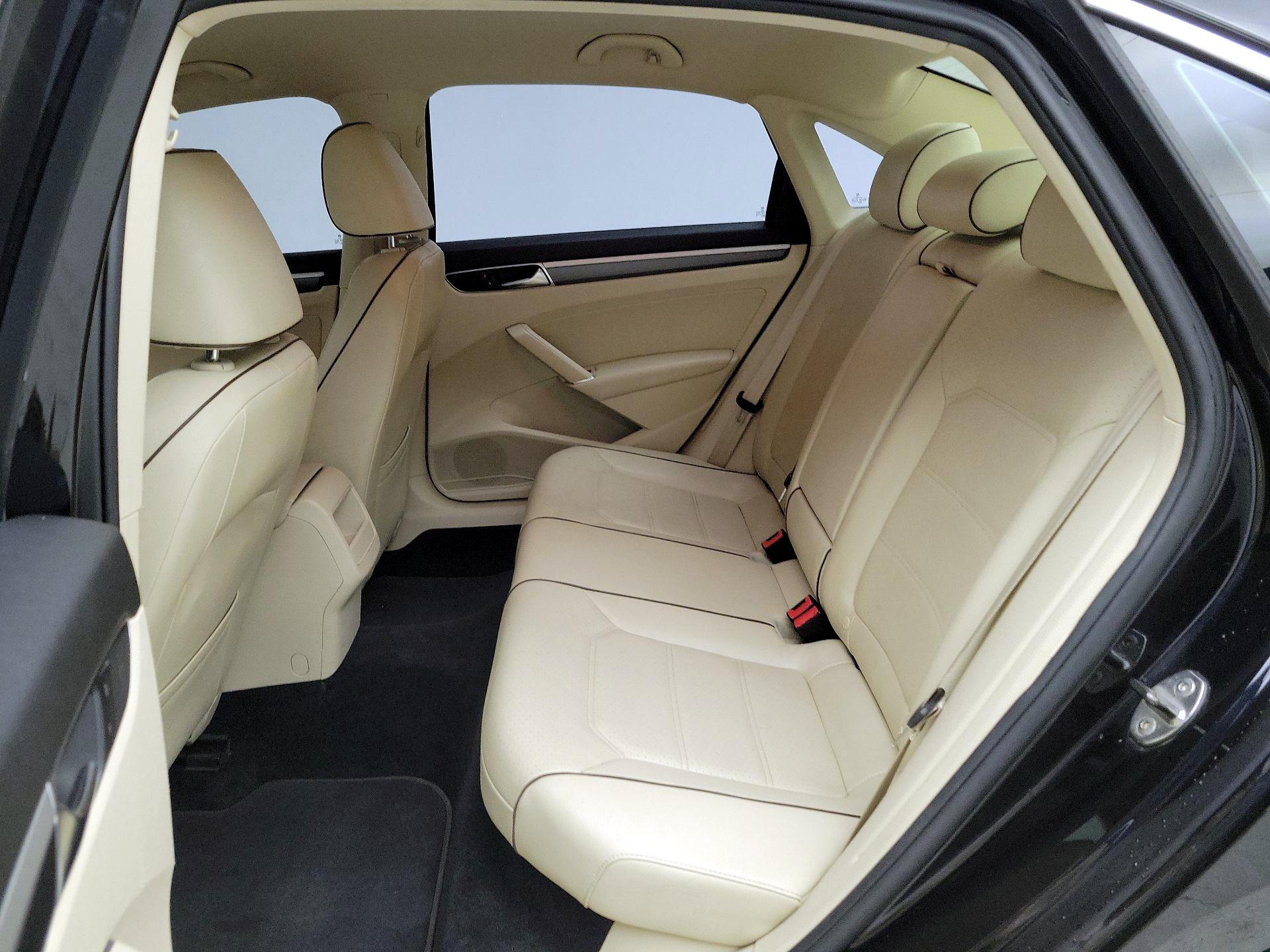 Thumbnail: 2017 Volkswagen Passat - 19