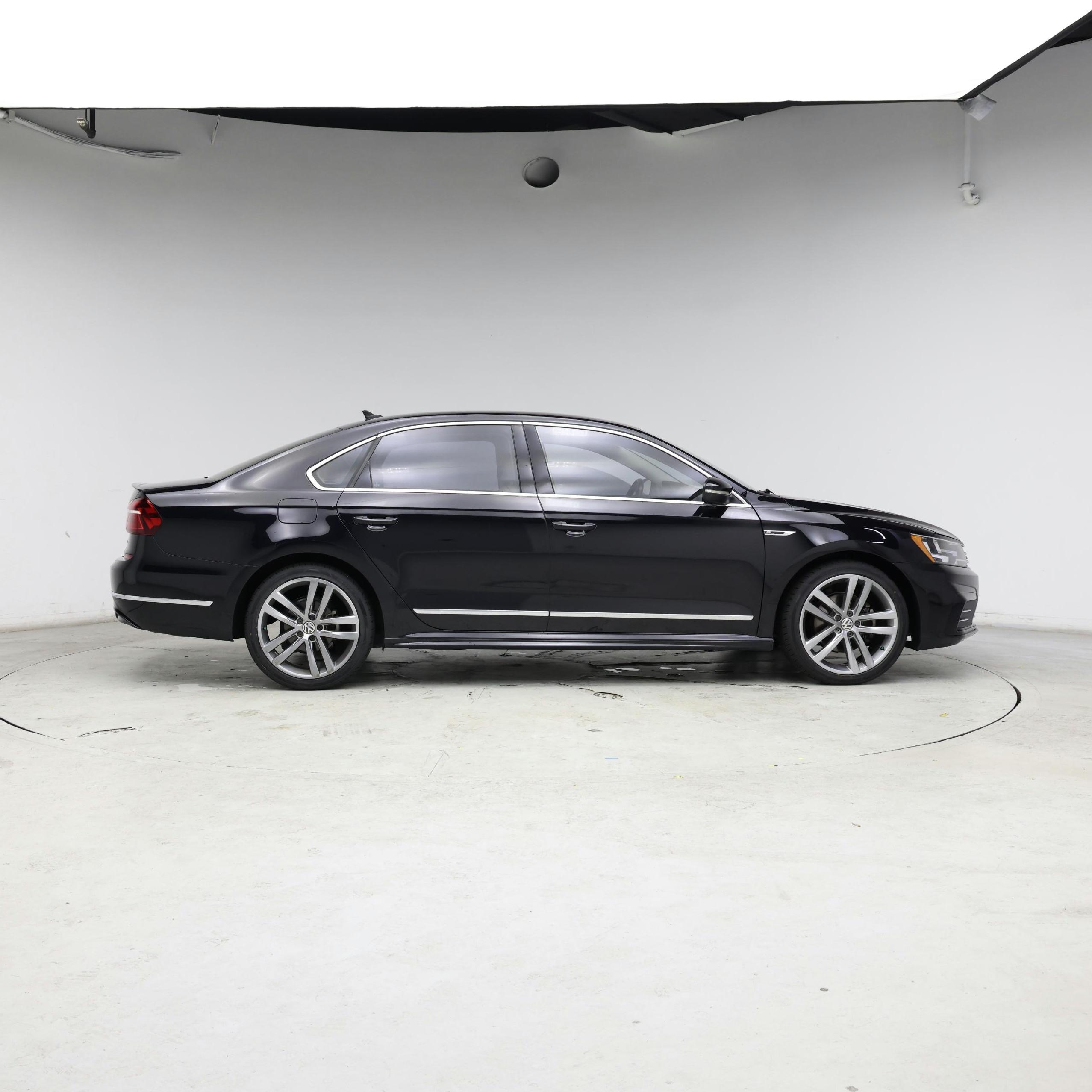 Thumbnail: 2017 Volkswagen Passat - 7