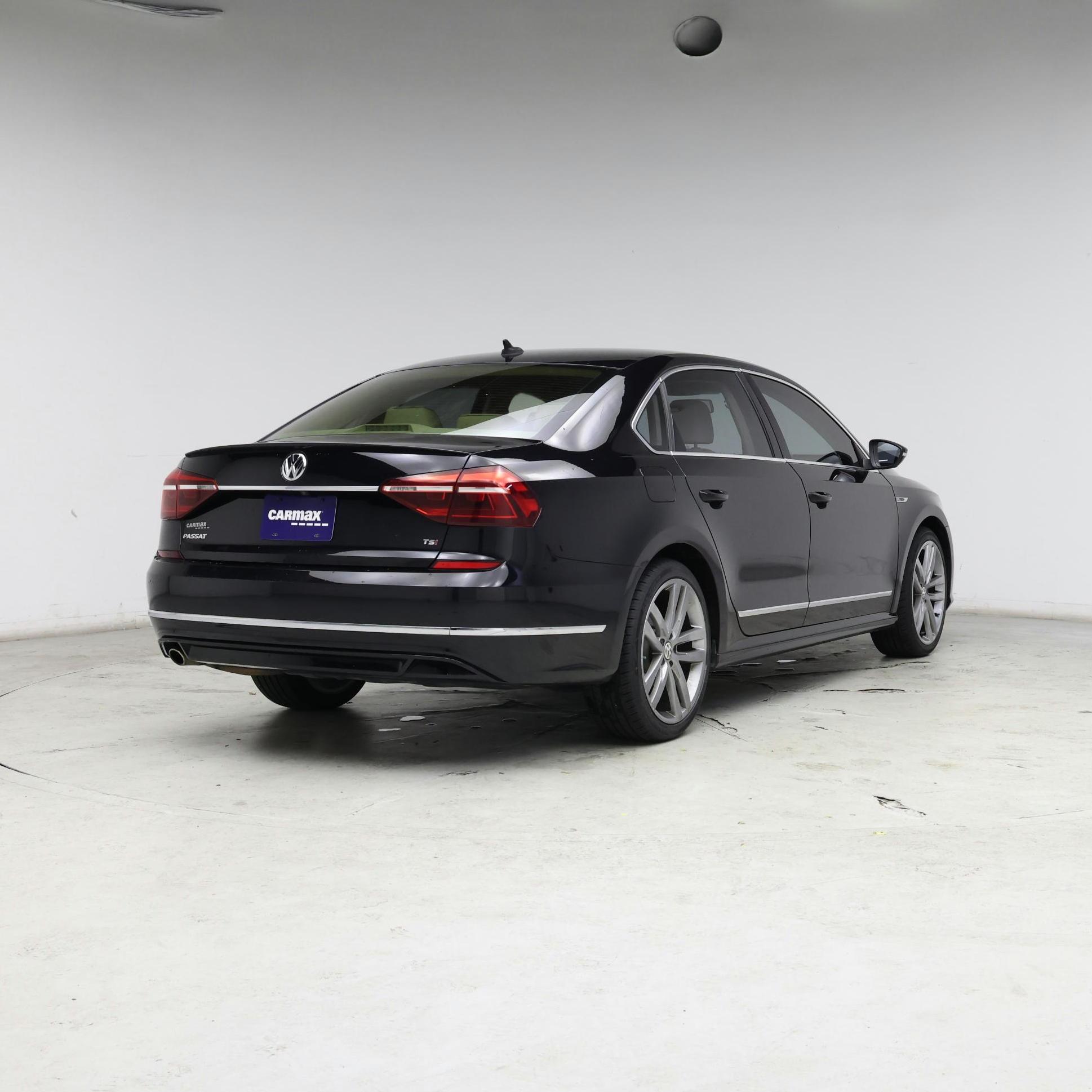 Thumbnail: 2017 Volkswagen Passat - 8