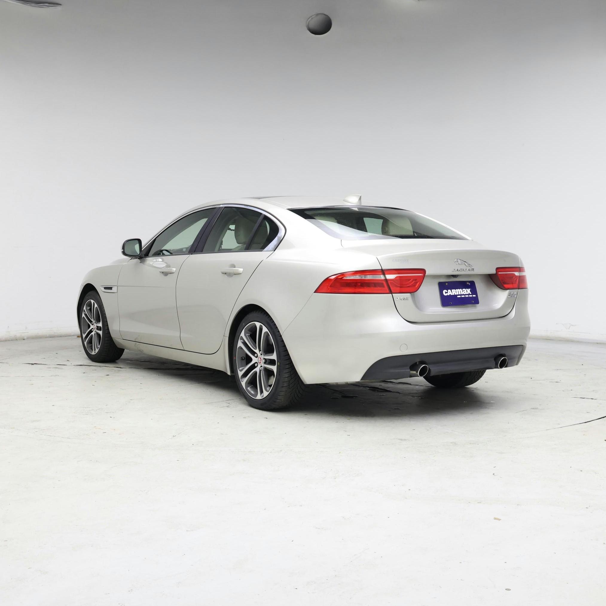 Thumbnail: 2017 Jaguar XE - 2