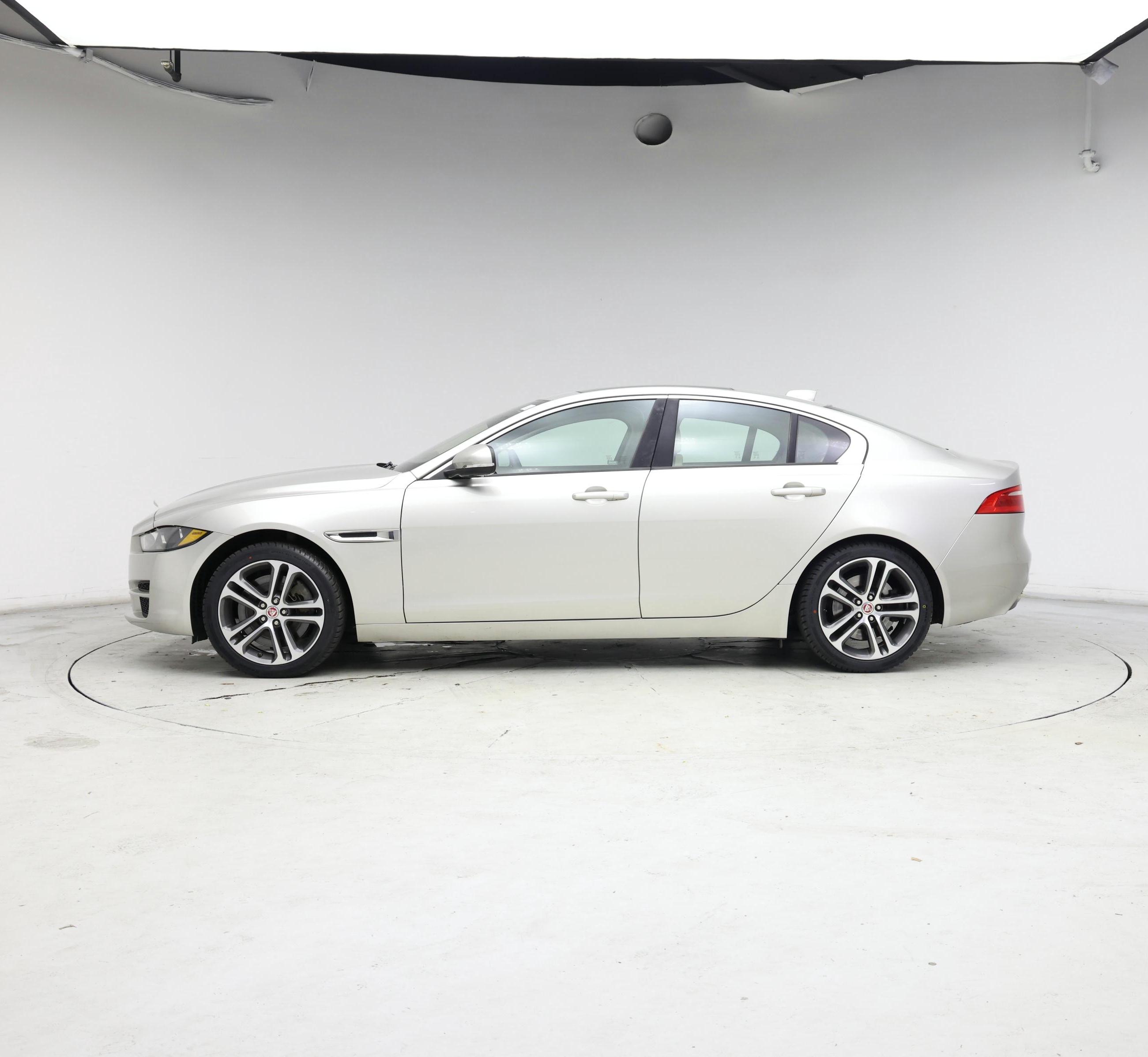 Thumbnail: 2017 Jaguar XE - 3