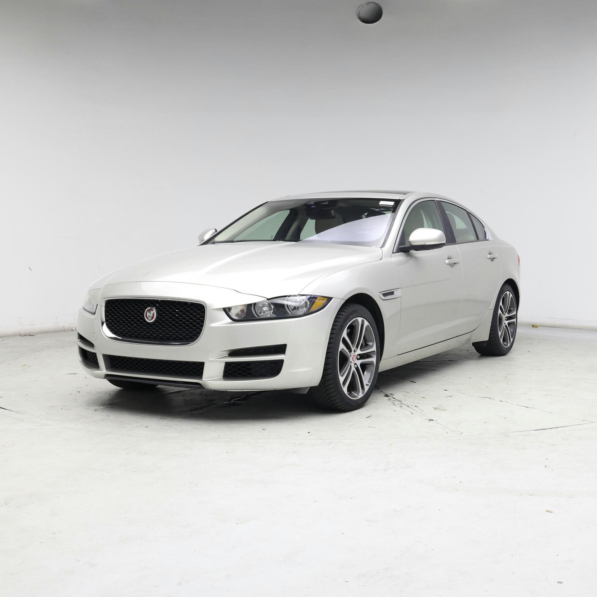 Thumbnail: 2017 Jaguar XE - 4