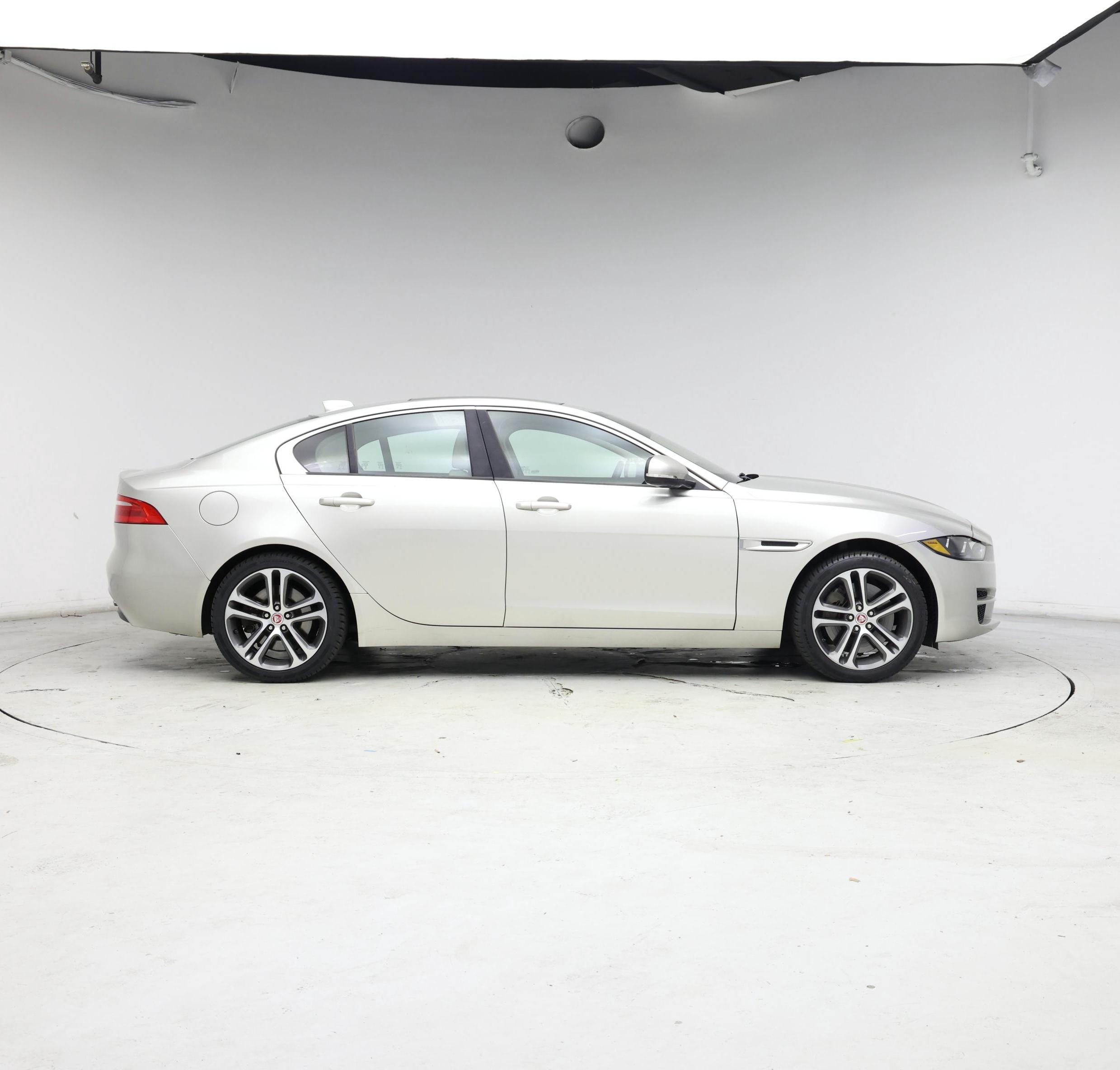 Thumbnail: 2017 Jaguar XE - 7