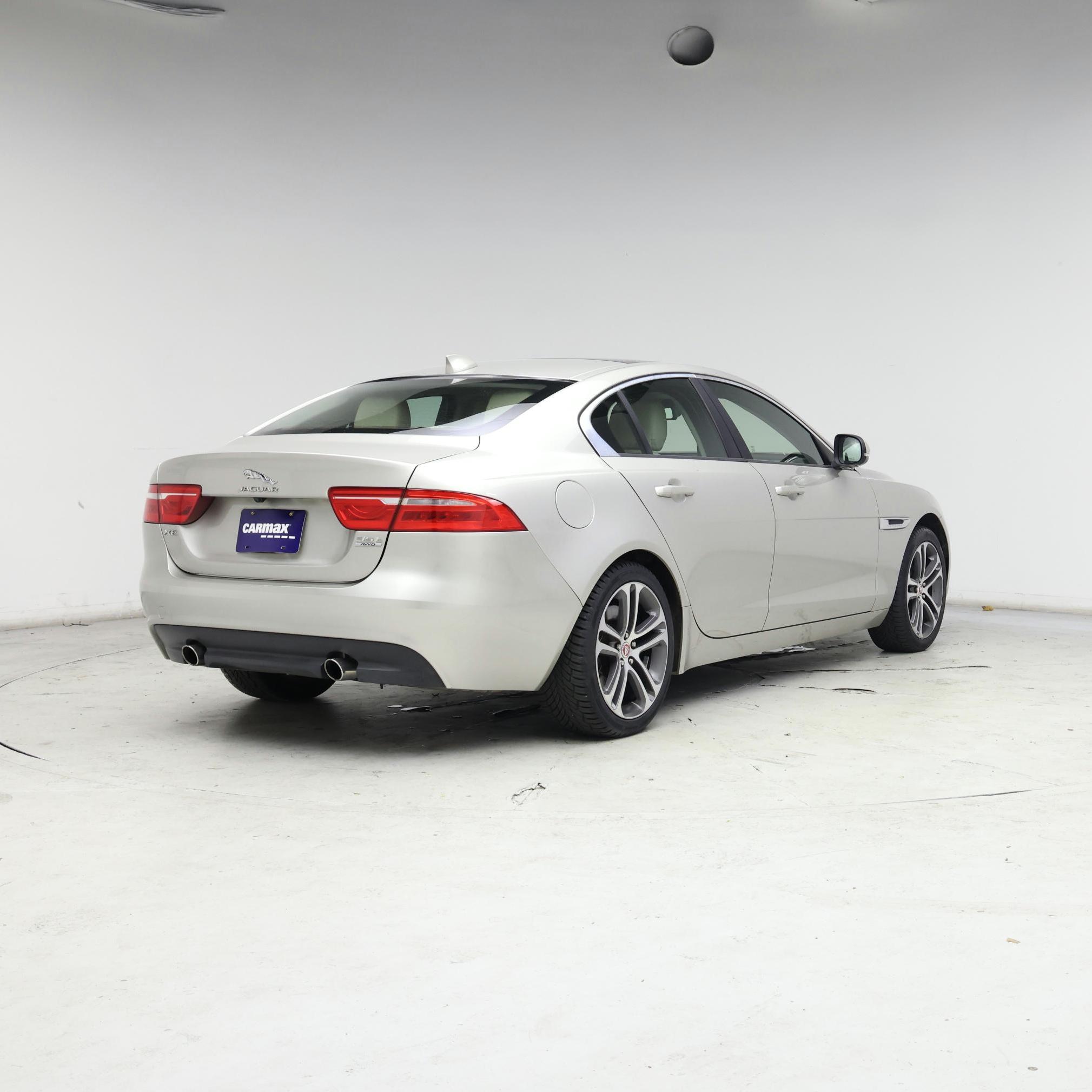 Thumbnail: 2017 Jaguar XE - 8
