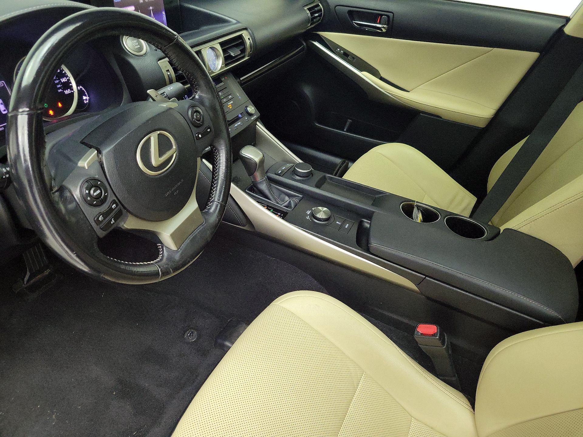 Thumbnail: 2015 Lexus IS - 11