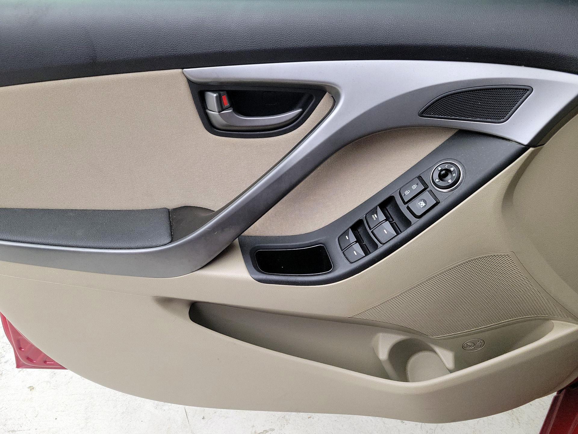 Thumbnail: 2015 Hyundai Elantra - 12