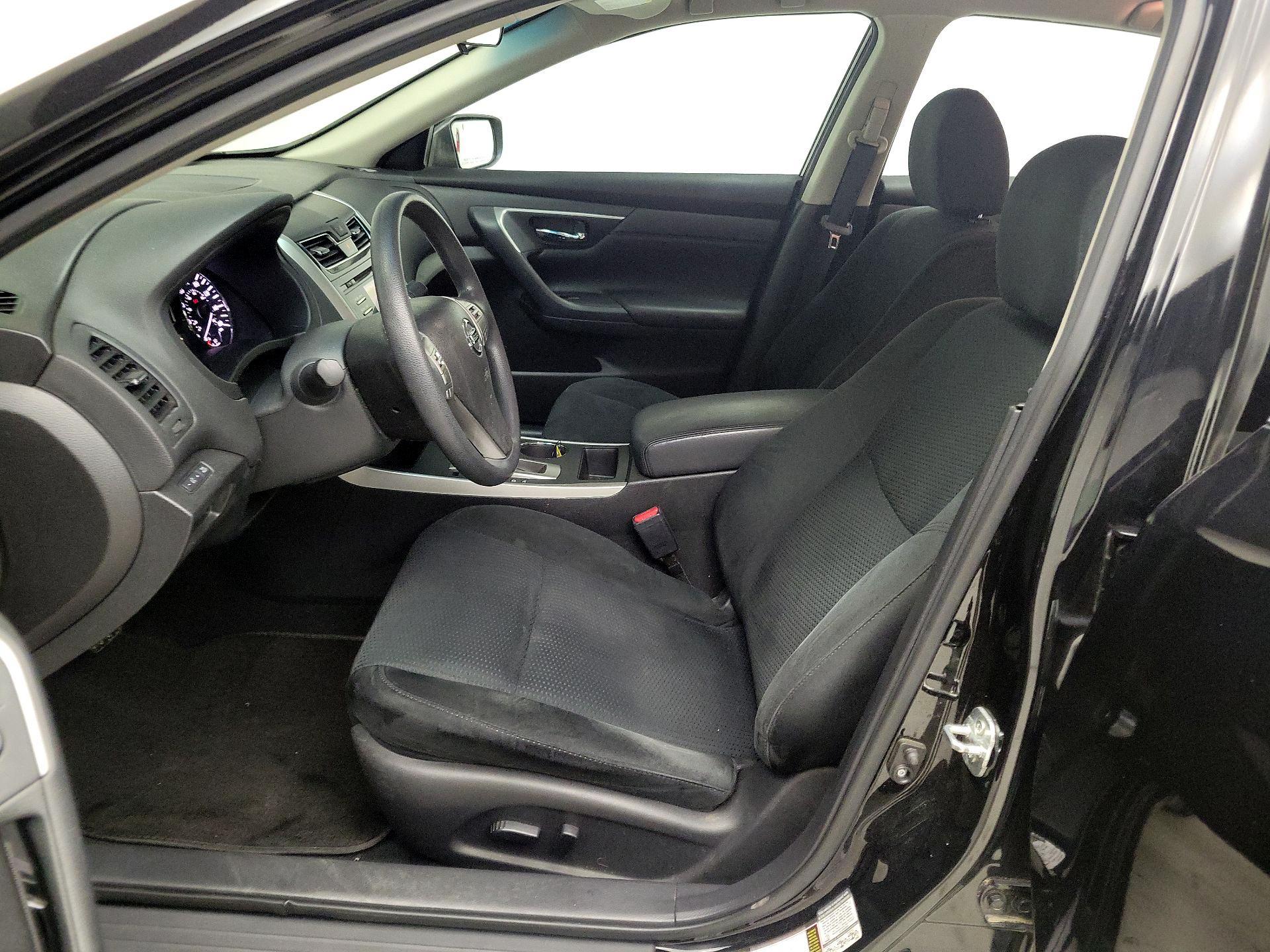 Thumbnail: 2015 Nissan Altima - 11