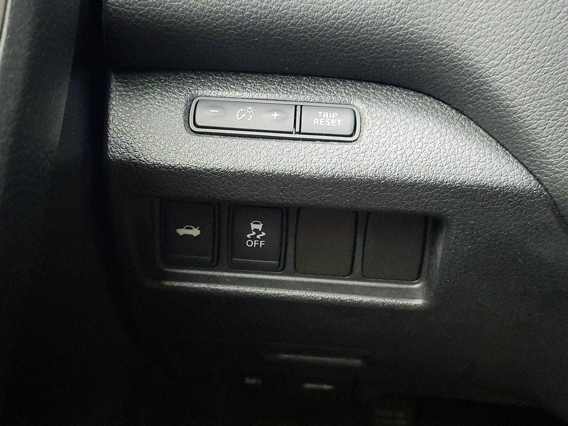 Thumbnail: 2015 Nissan Altima - 13