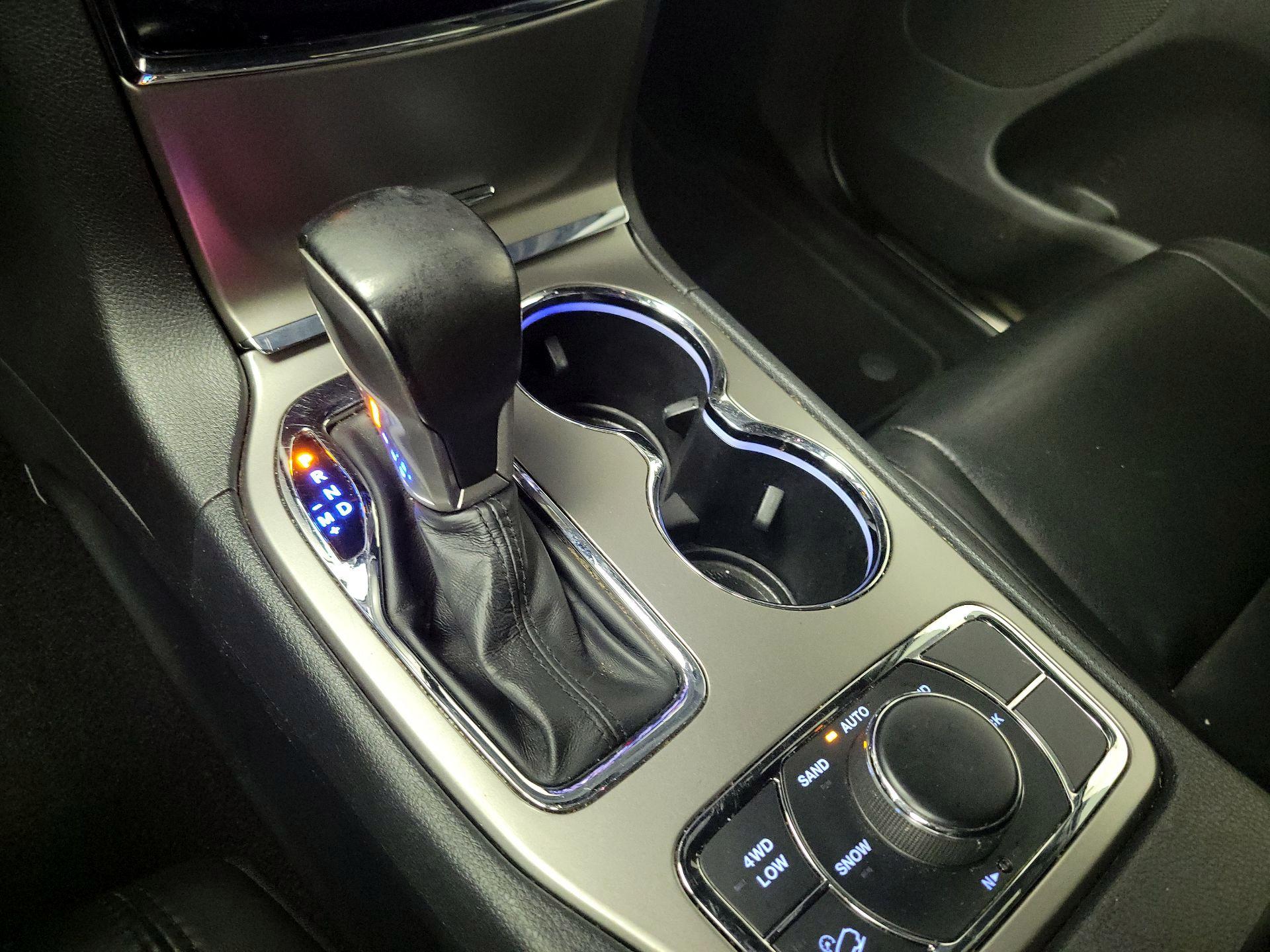 Thumbnail: 2020 Jeep Grand Cherokee - 18