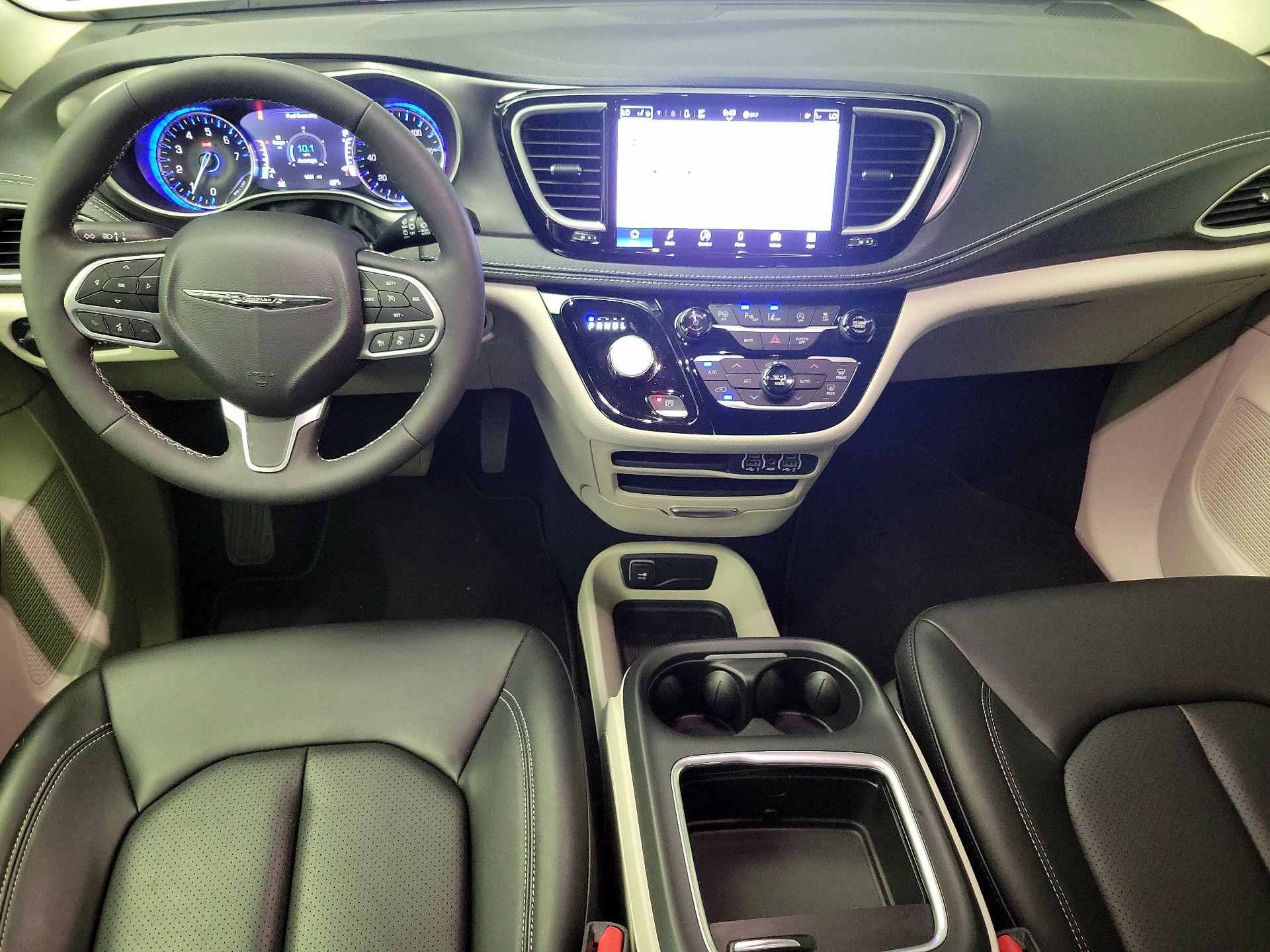Thumbnail: 2023 Chrysler Pacifica - 9