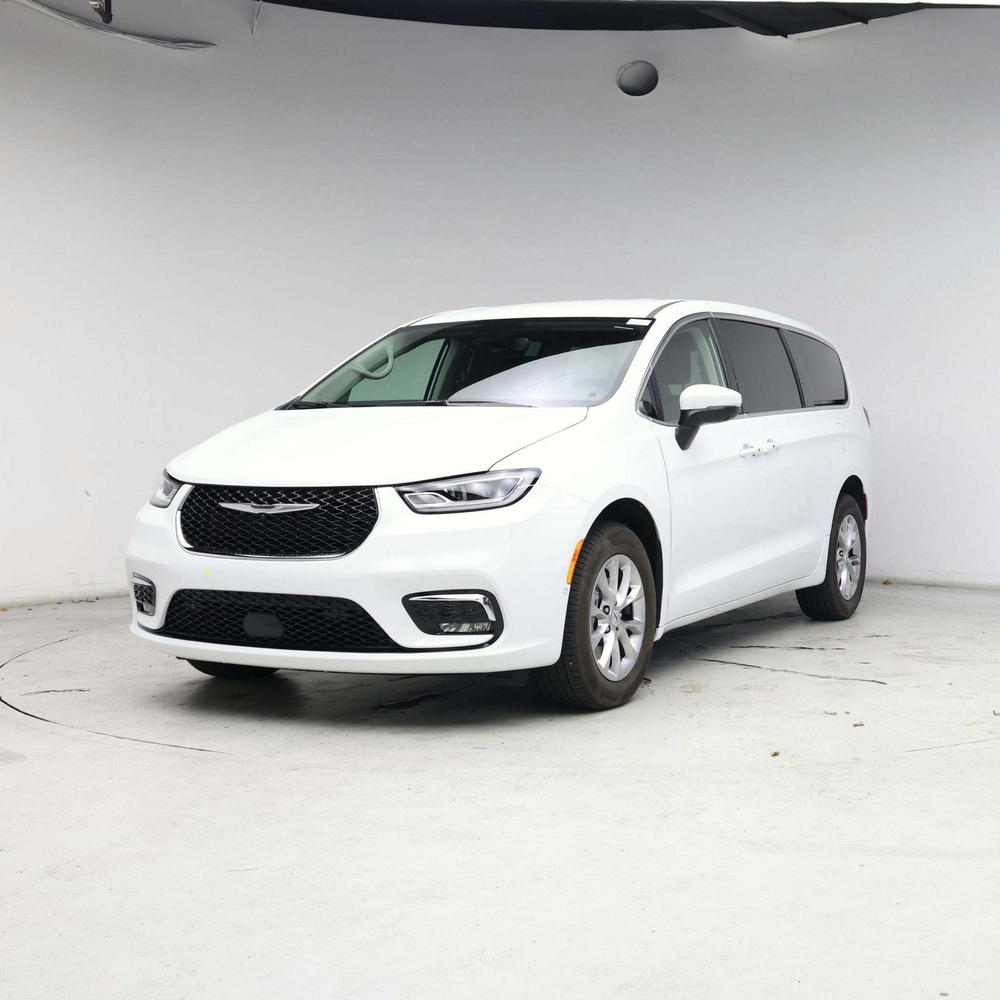 Thumbnail: 2023 Chrysler Pacifica - 4