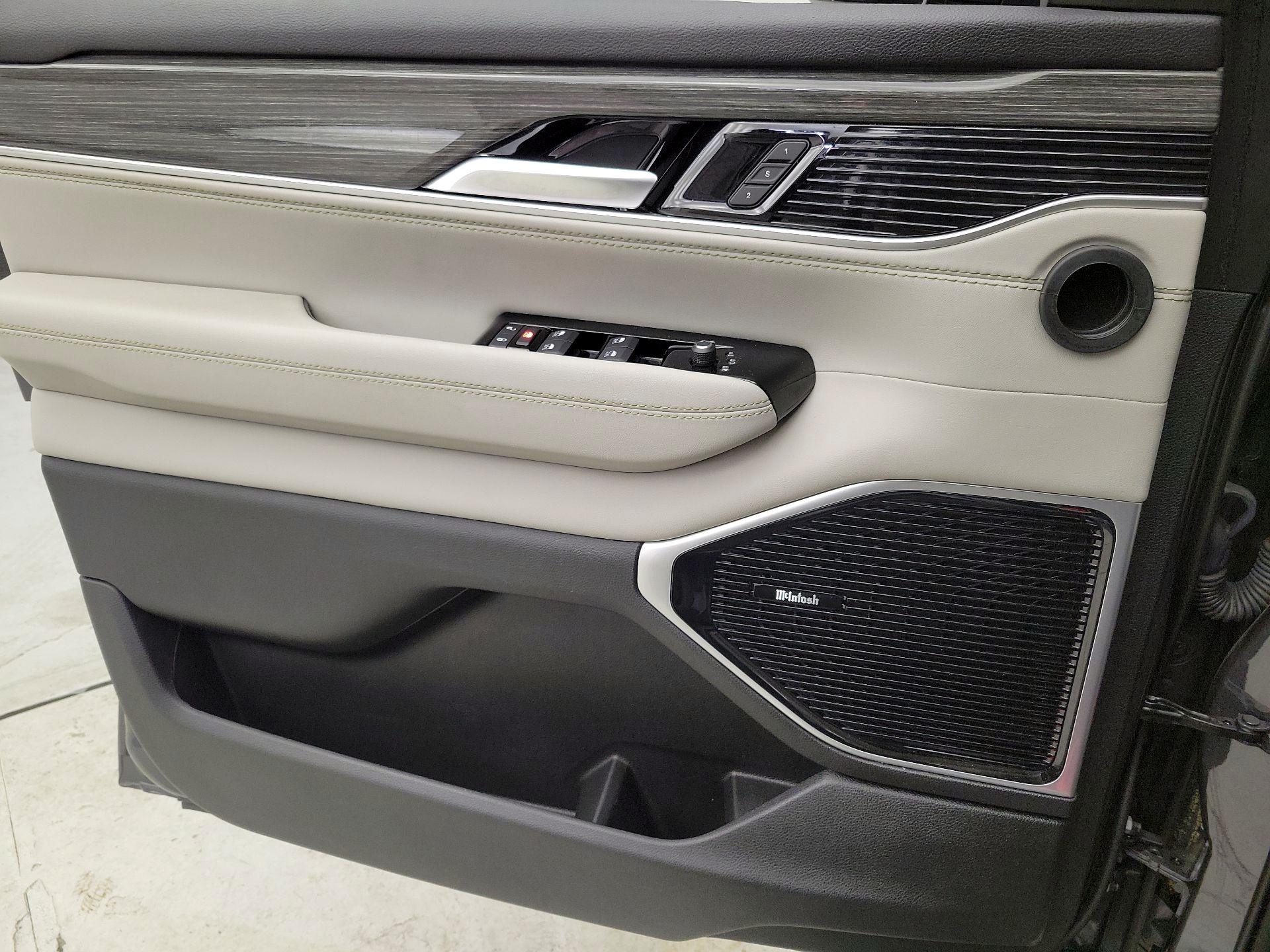Thumbnail: 2022 Jeep Wagoneer - 12