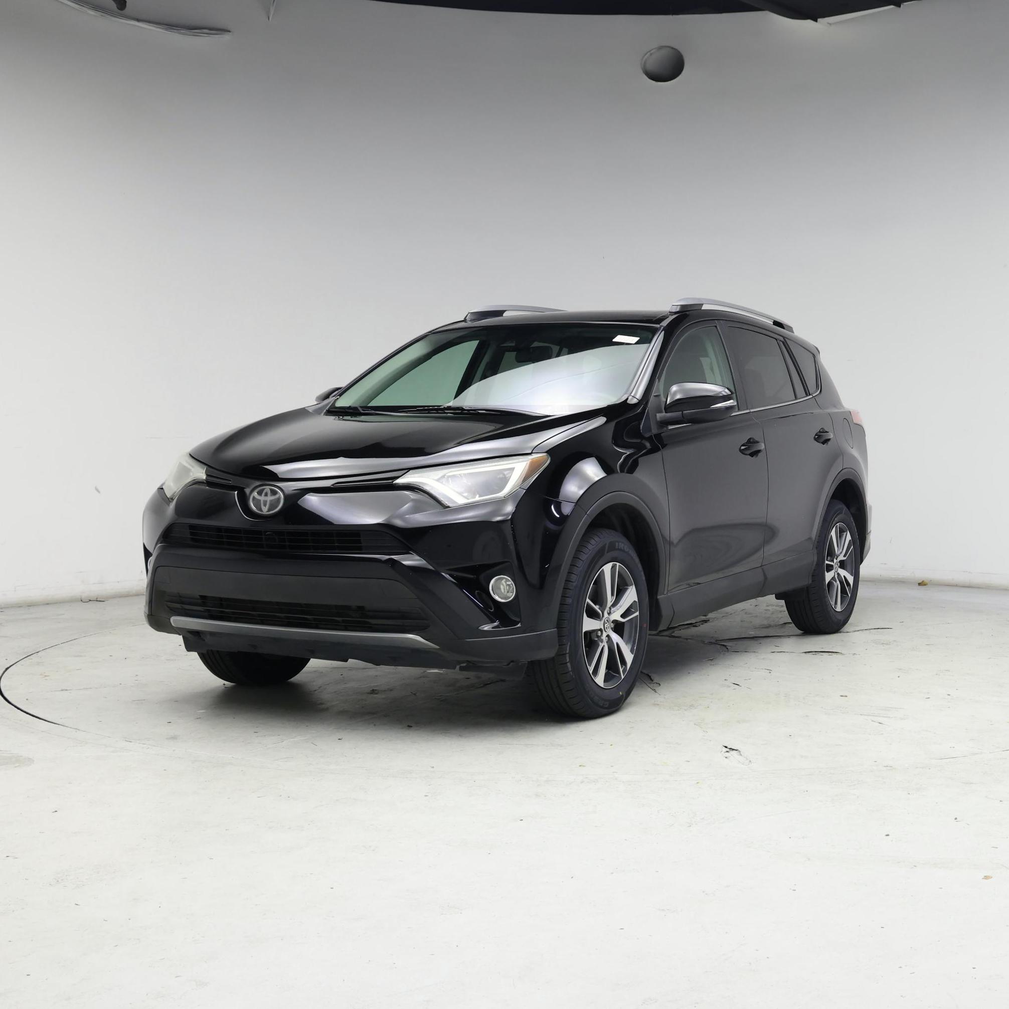 Thumbnail: 2017 Toyota RAV4 - 4
