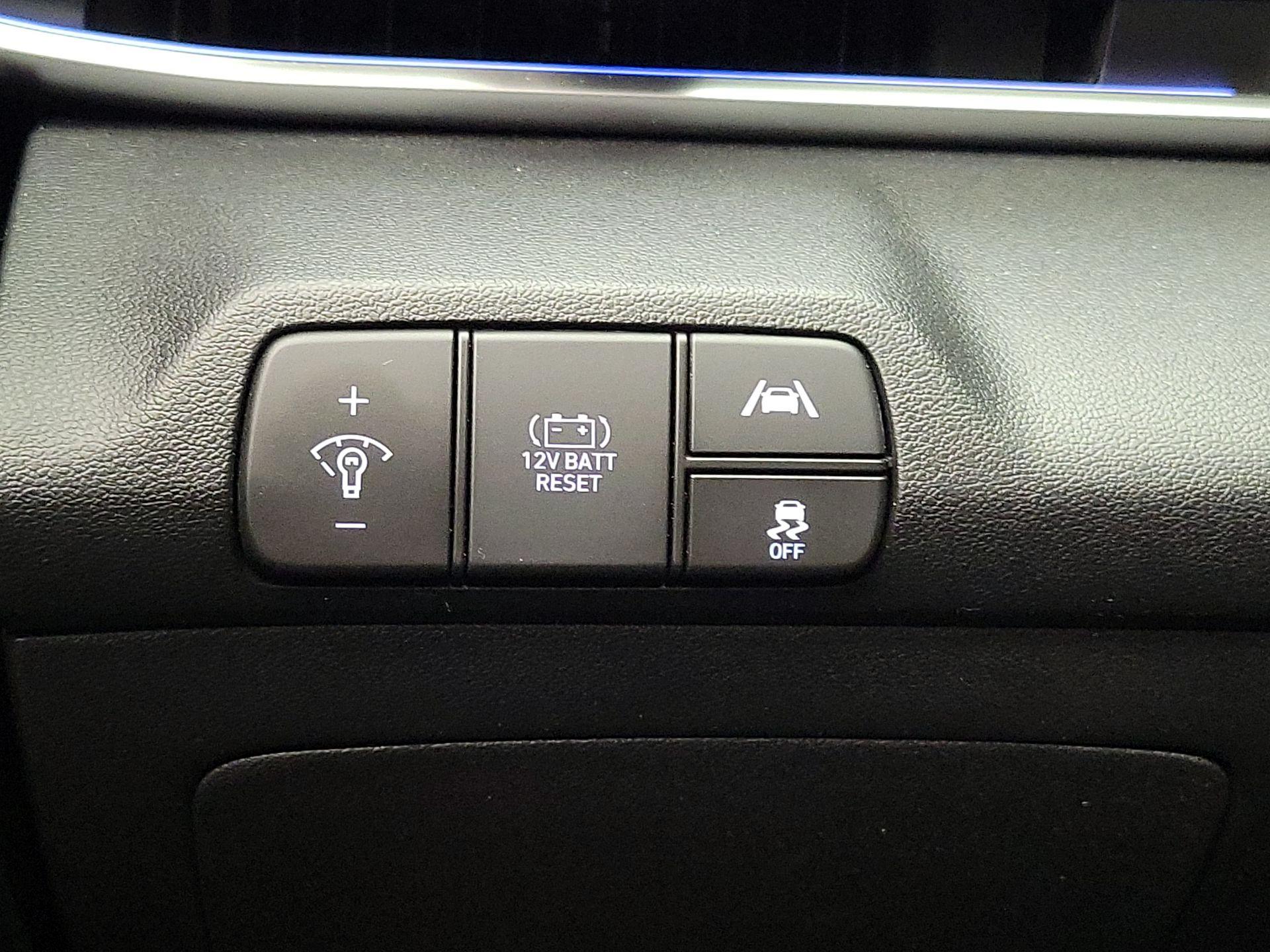 Thumbnail: 2023 Hyundai Elantra - 13