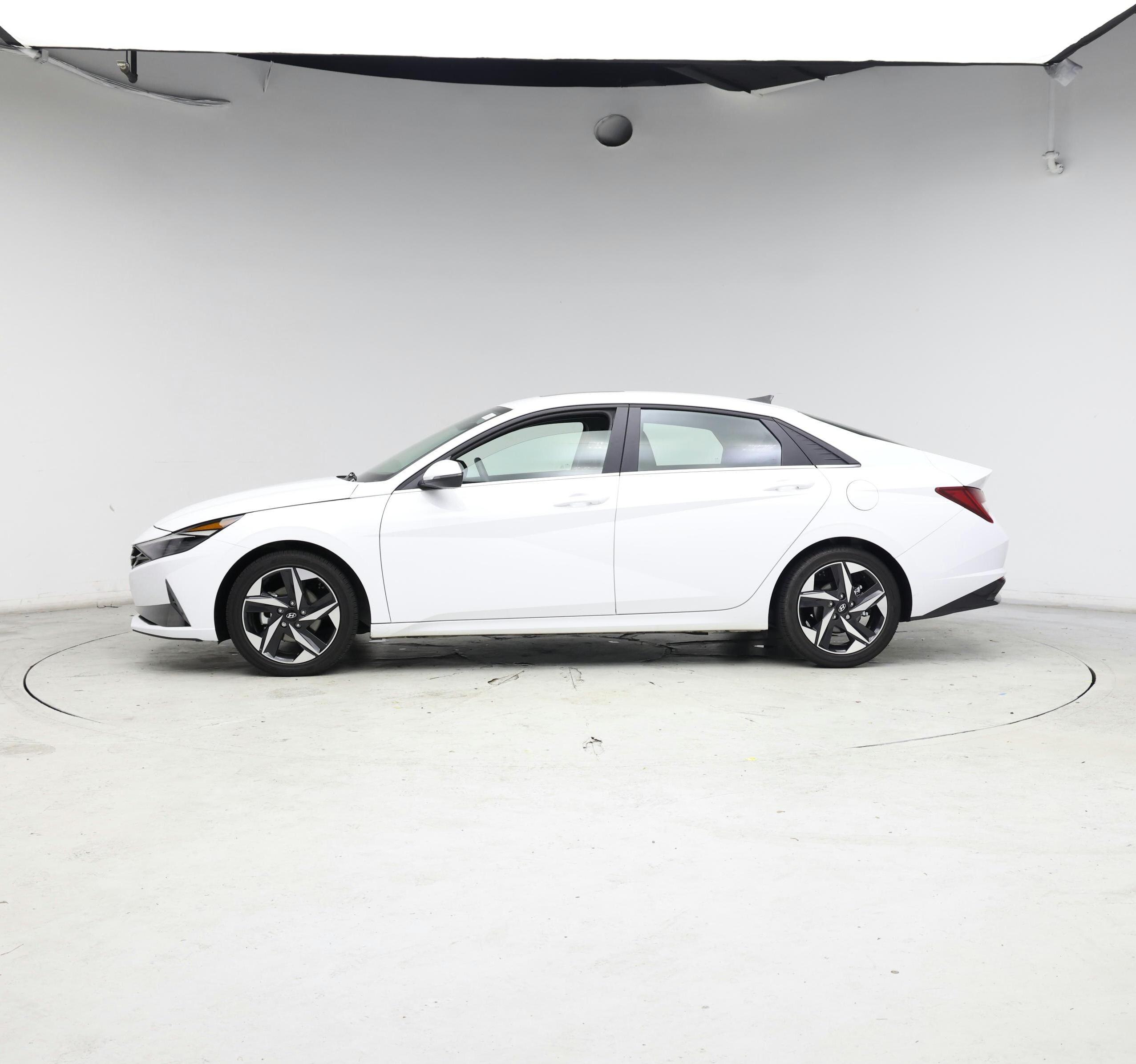 Thumbnail: 2023 Hyundai Elantra - 3