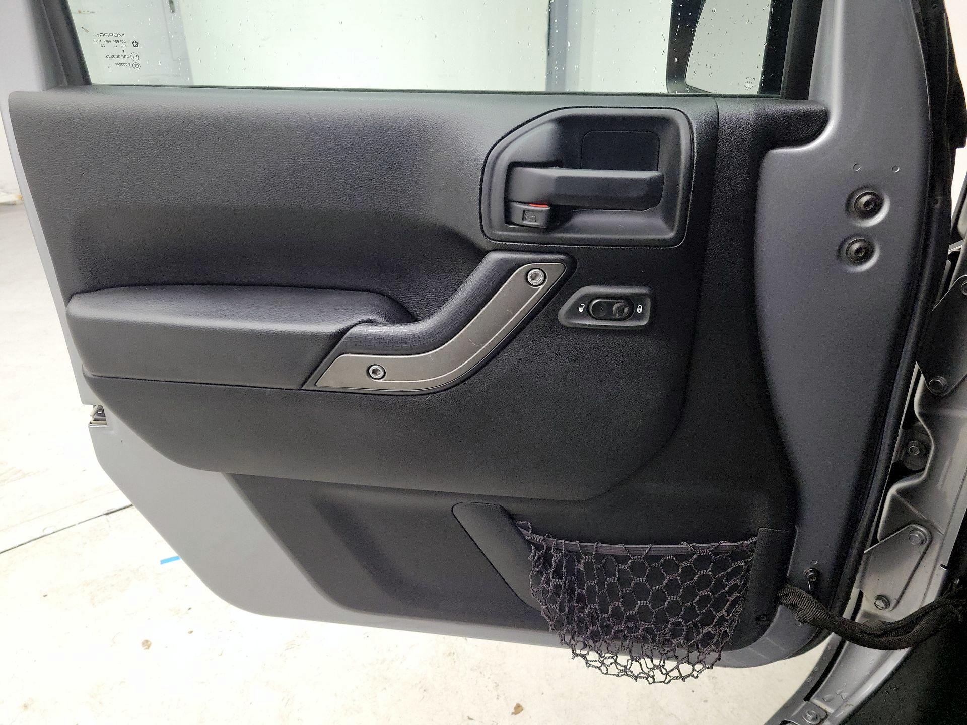 Thumbnail: 2017 Jeep Wrangler - 12