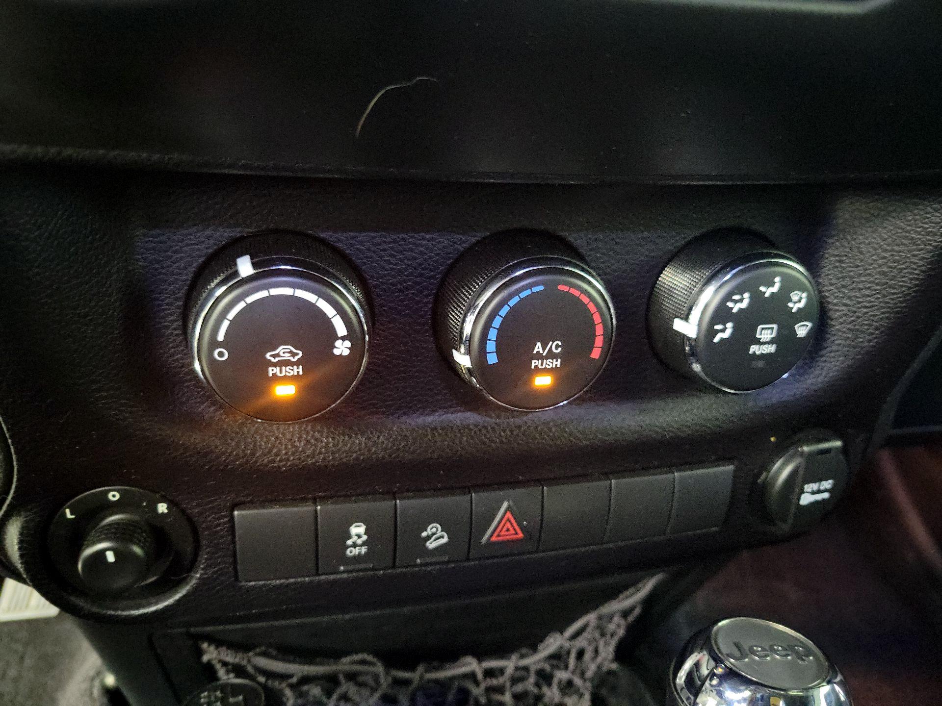 Thumbnail: 2017 Jeep Wrangler - 14