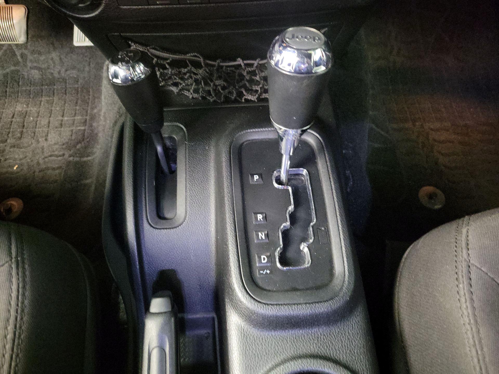 Thumbnail: 2017 Jeep Wrangler - 15