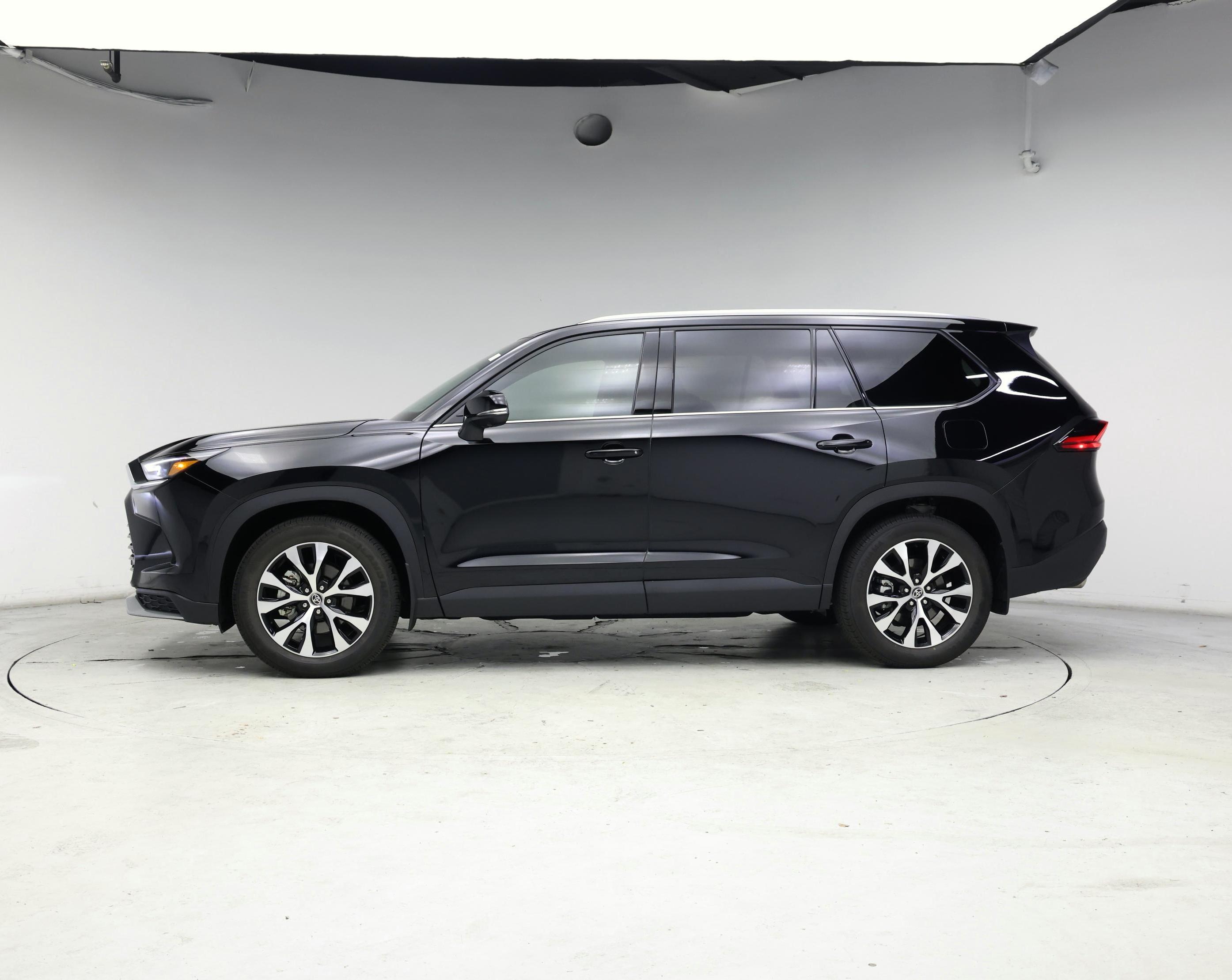 Thumbnail: 2024 Toyota Highlander - 3