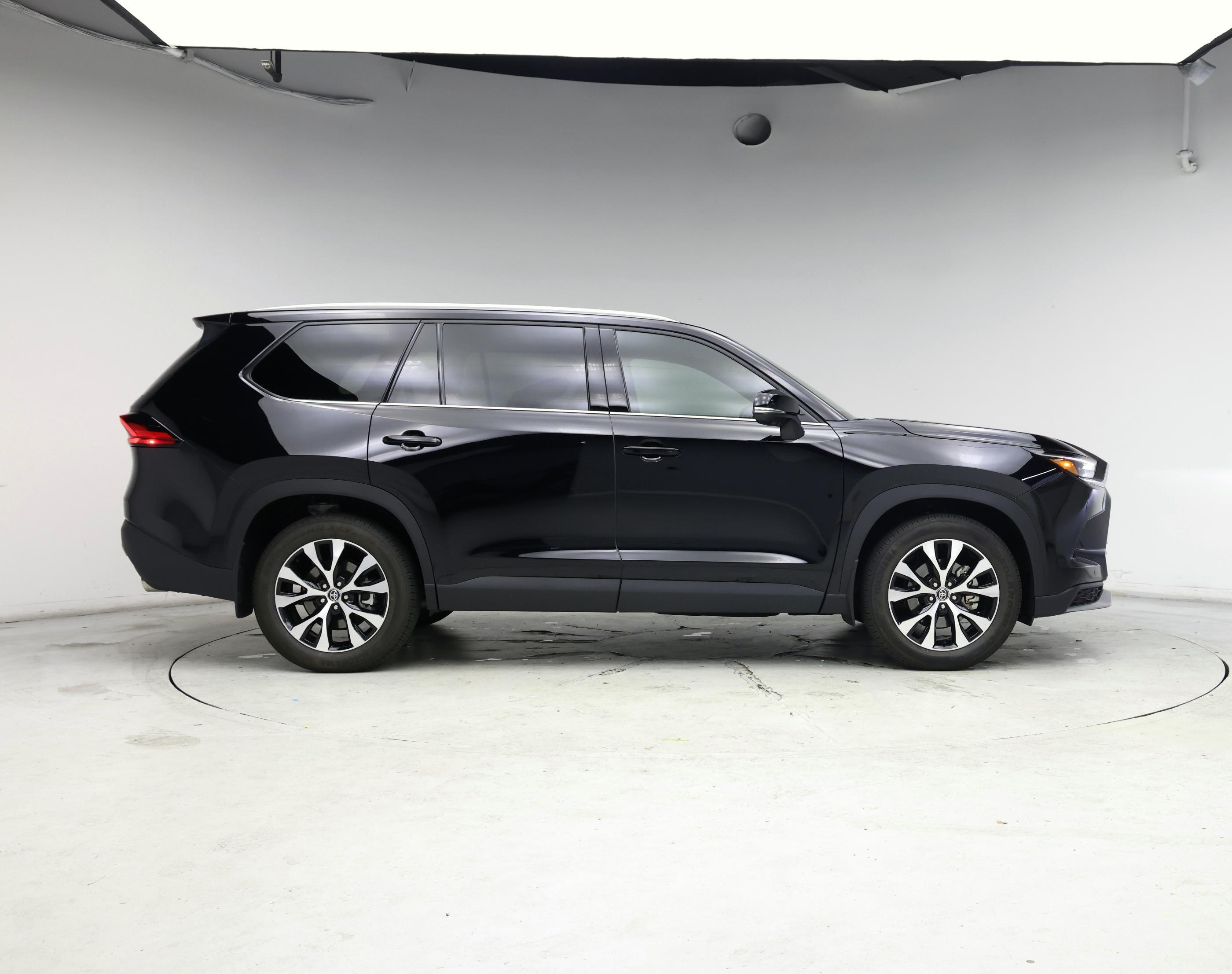 Thumbnail: 2024 Toyota Highlander - 7