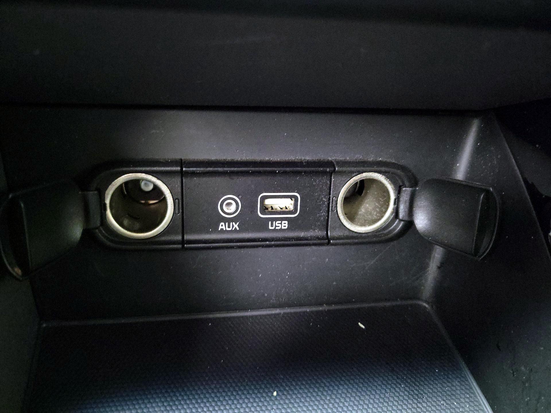 Thumbnail: 2017 Kia Niro - 18
