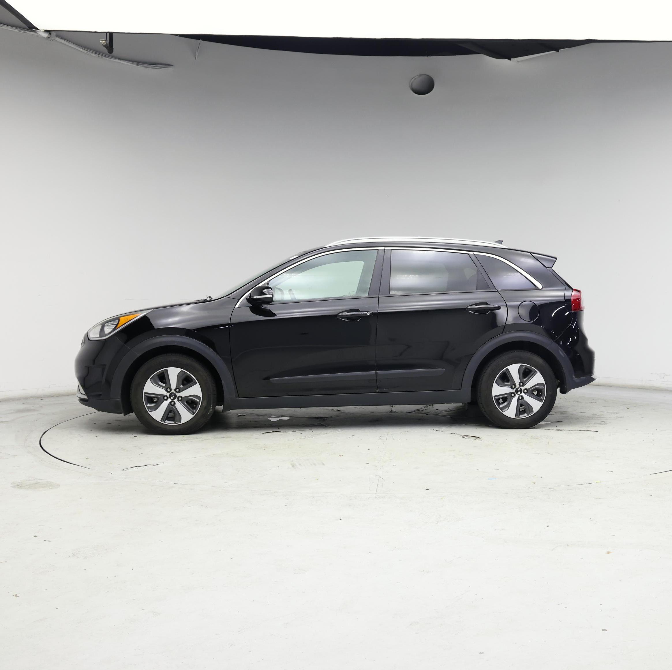 Thumbnail: 2017 Kia Niro - 3