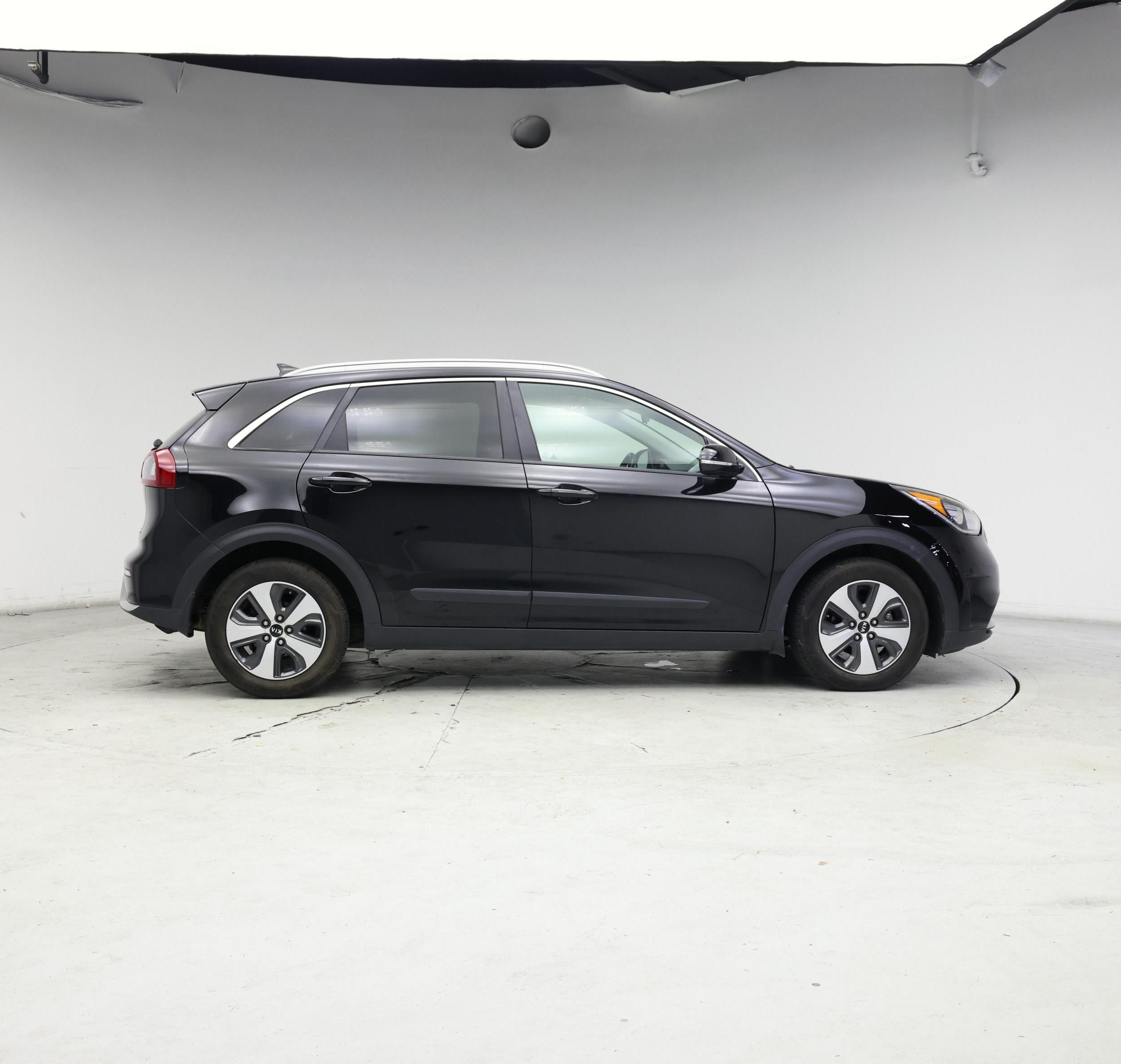 Thumbnail: 2017 Kia Niro - 7