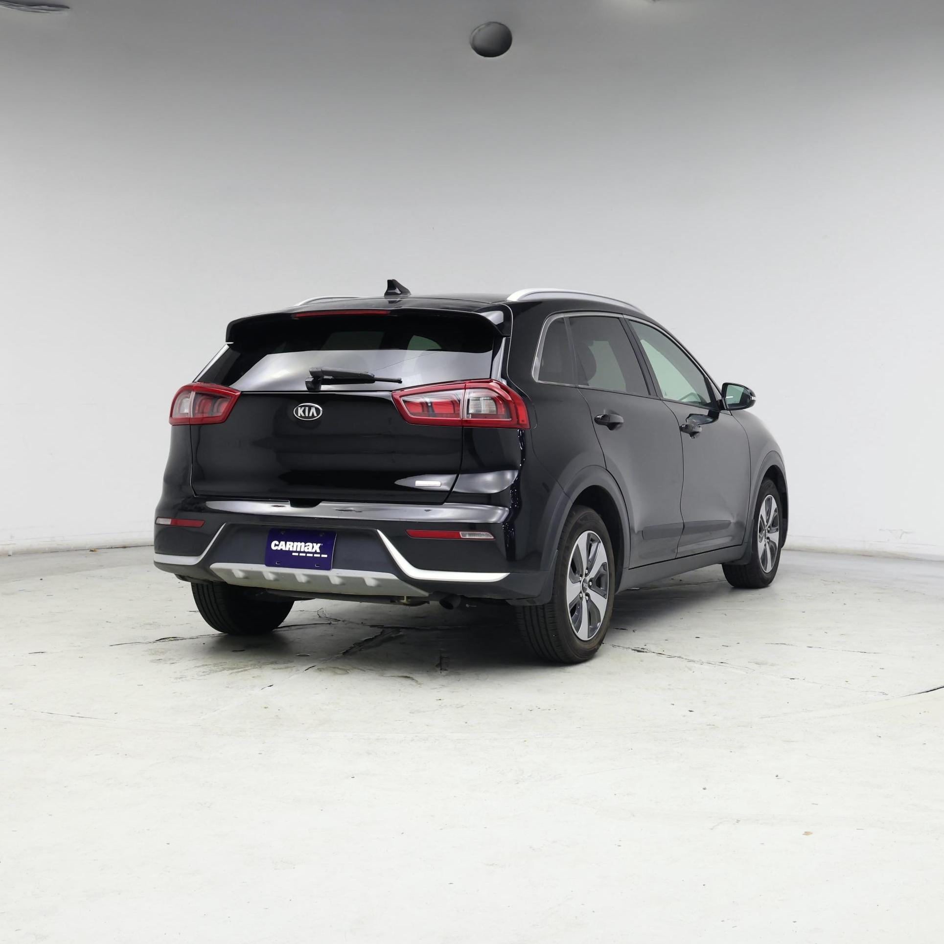 Thumbnail: 2017 Kia Niro - 8