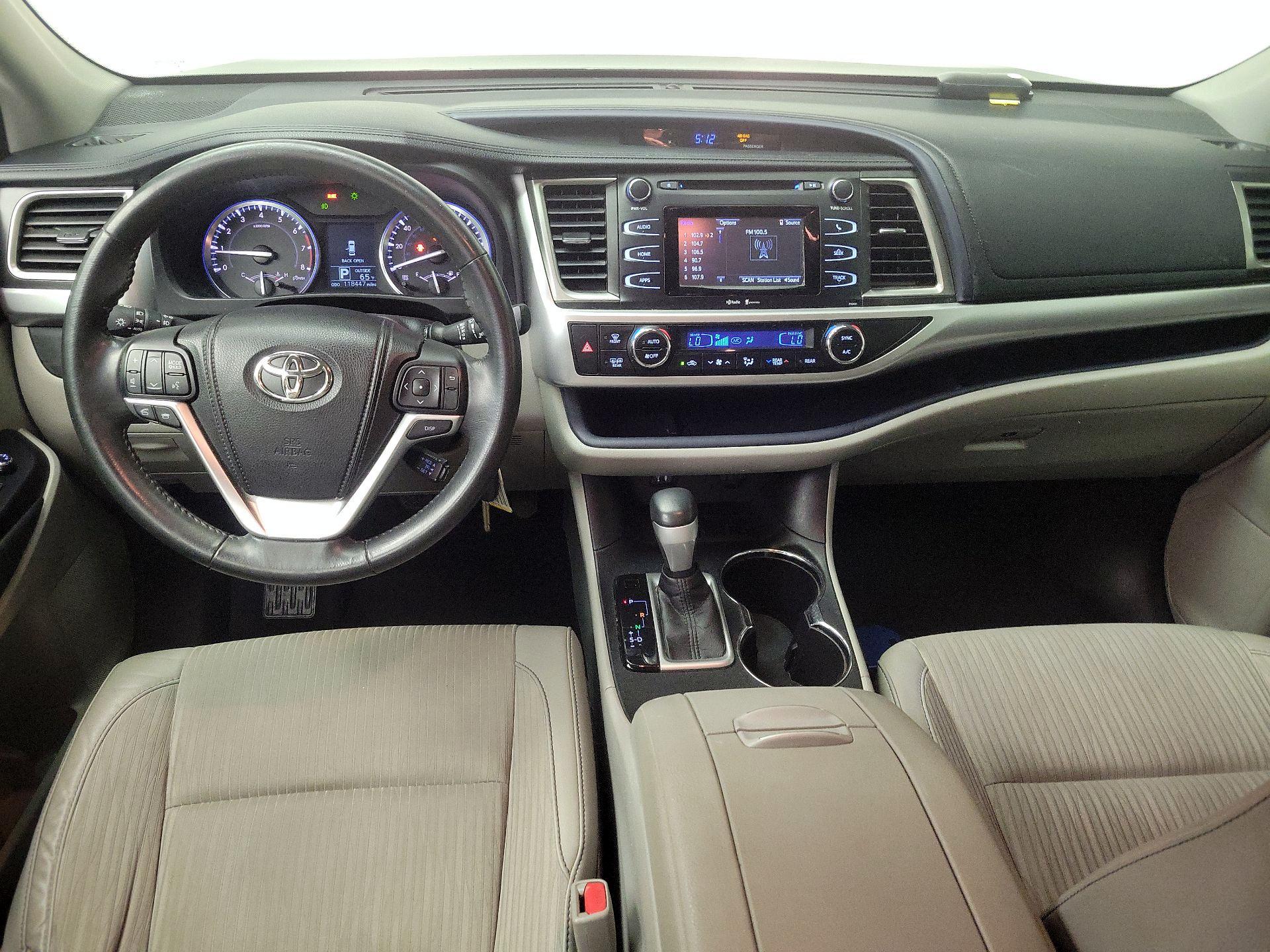 Thumbnail: 2015 Toyota Highlander - 9