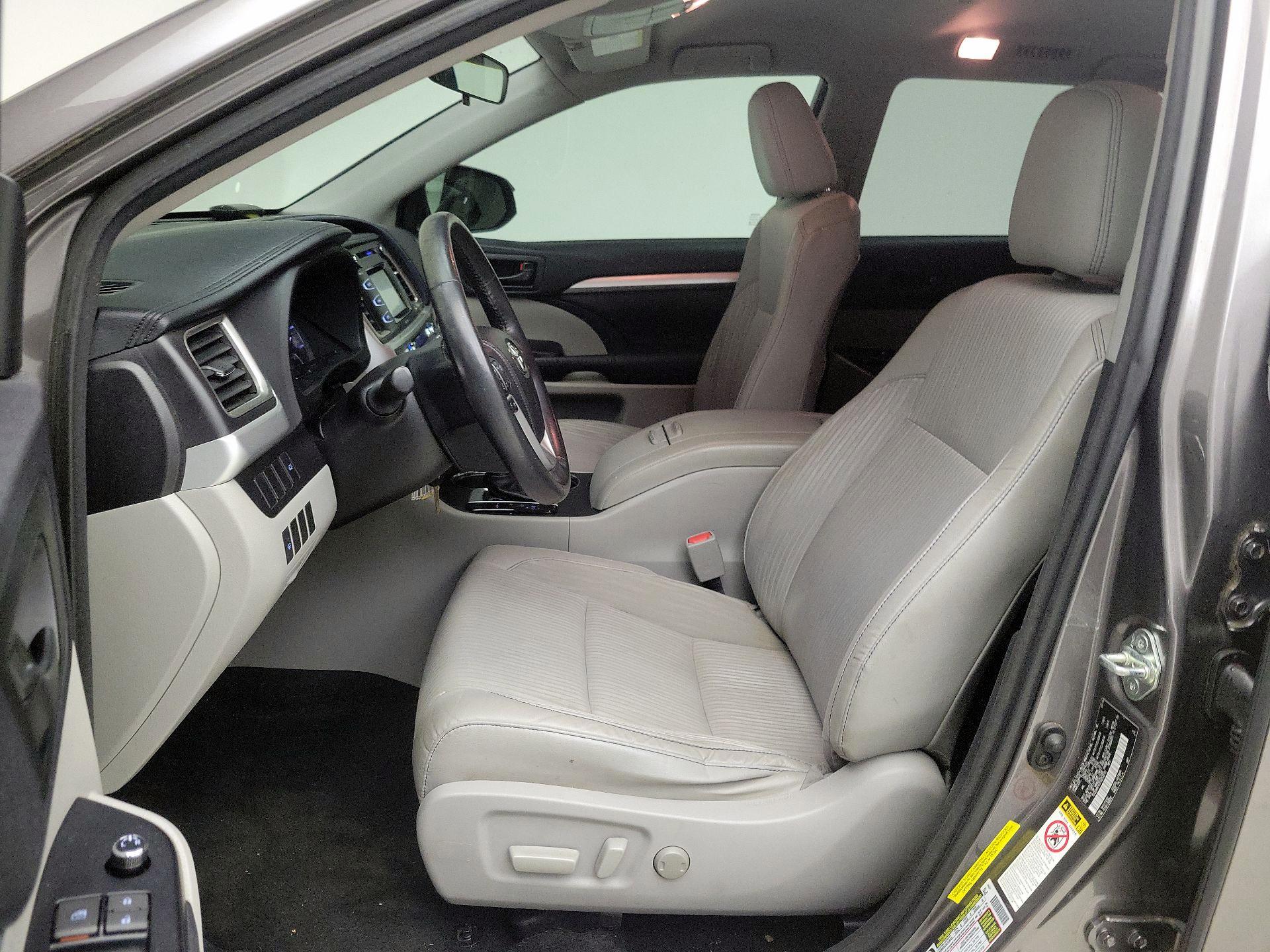 Thumbnail: 2015 Toyota Highlander - 11