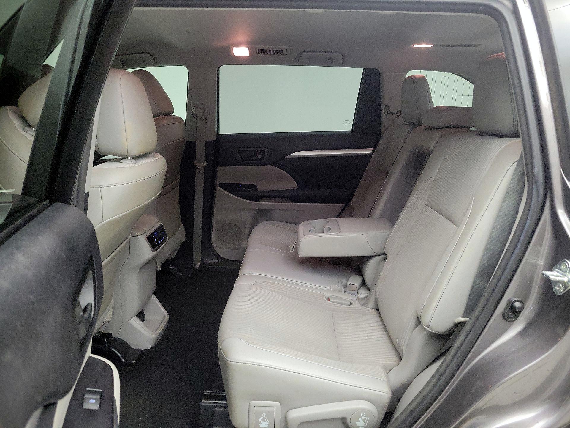 Thumbnail: 2015 Toyota Highlander - 19