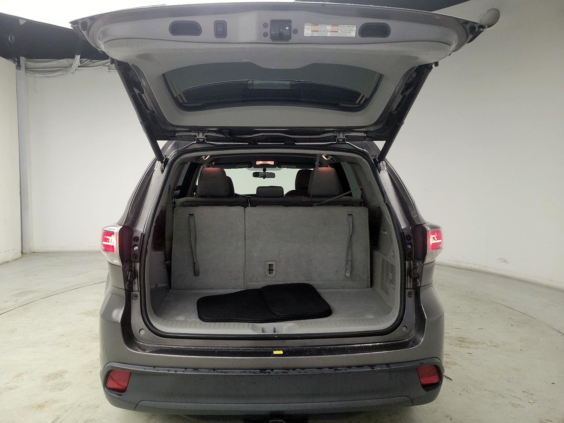 Thumbnail: 2015 Toyota Highlander - 20