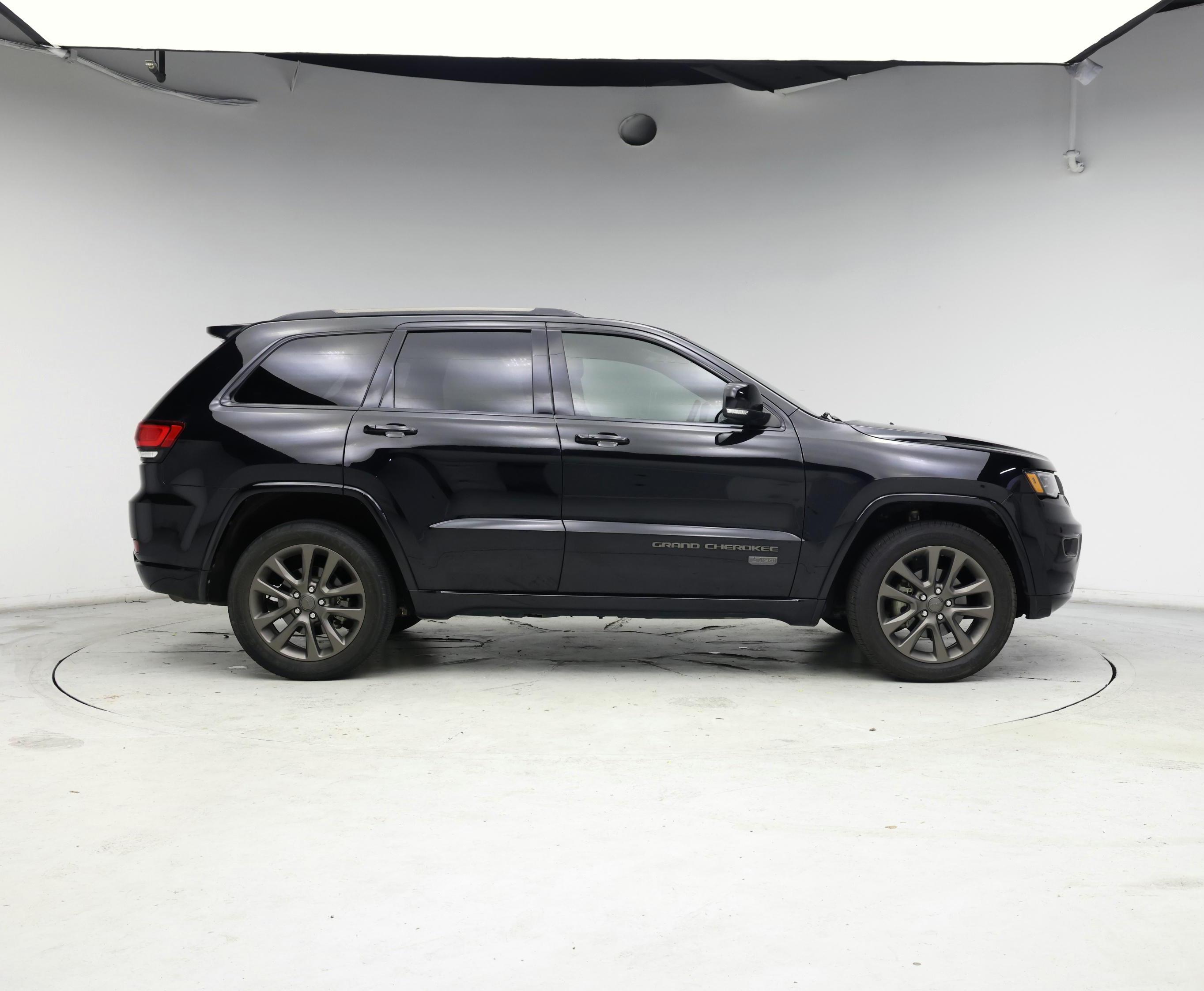 Thumbnail: 2017 Jeep Grand Cherokee - 7