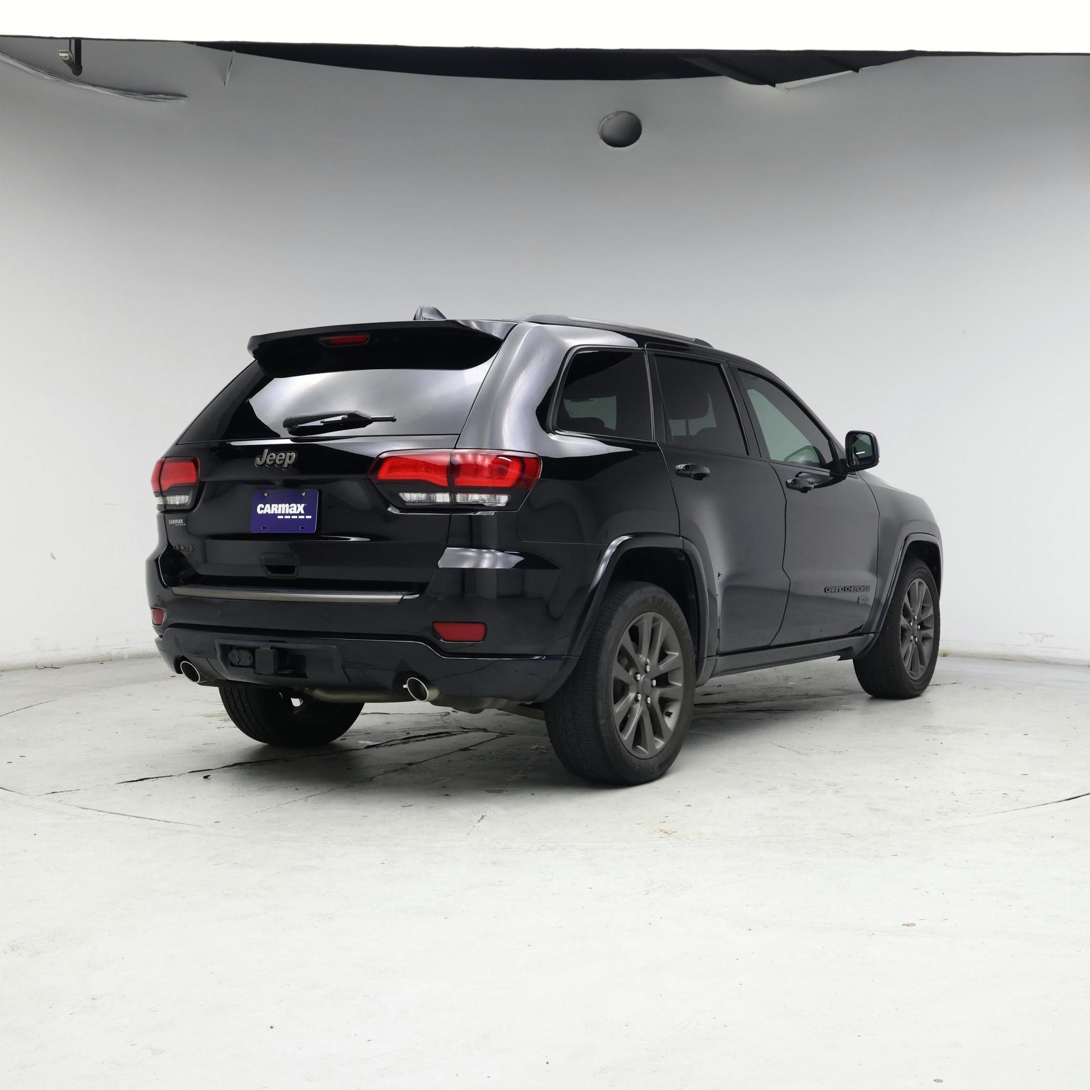 Thumbnail: 2017 Jeep Grand Cherokee - 8