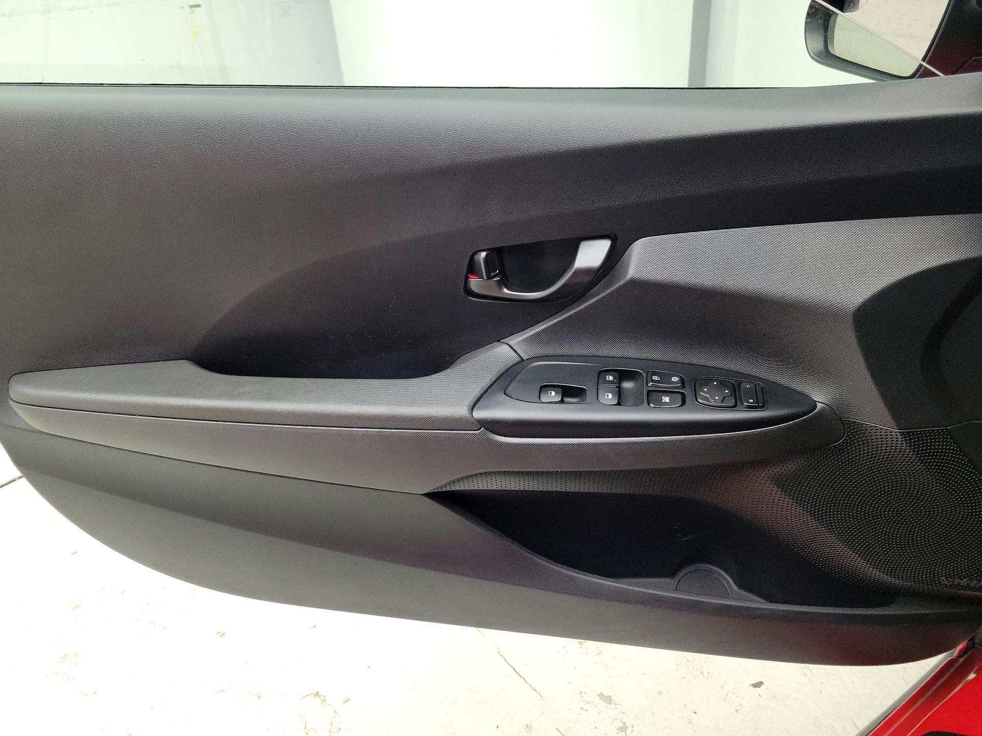 Thumbnail: 2020 Hyundai Veloster - 12