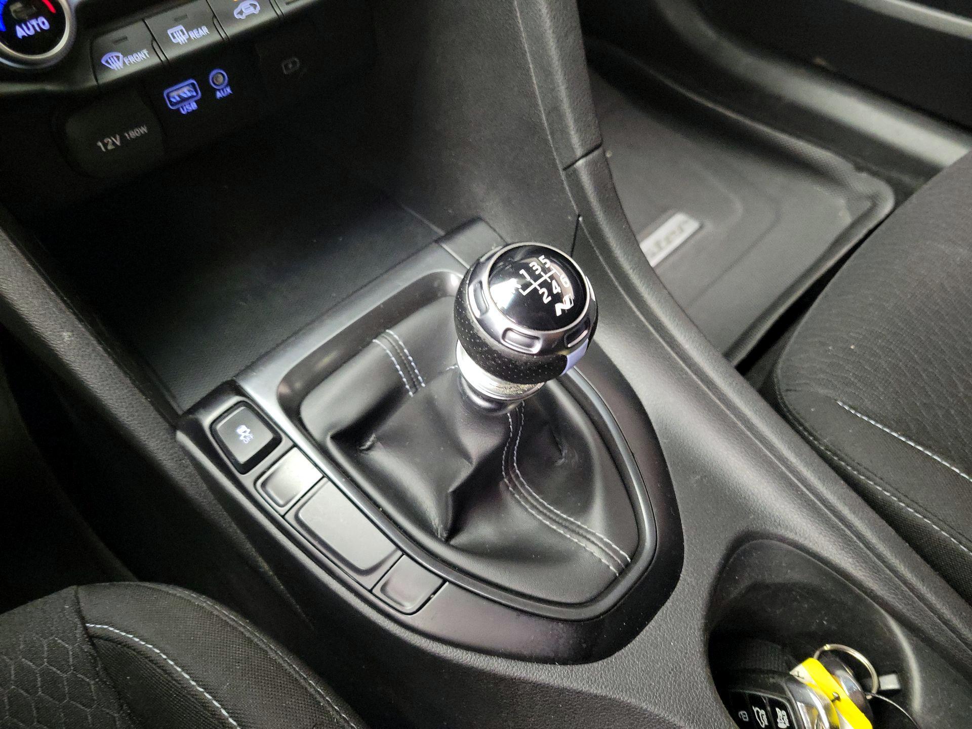 Thumbnail: 2020 Hyundai Veloster - 17