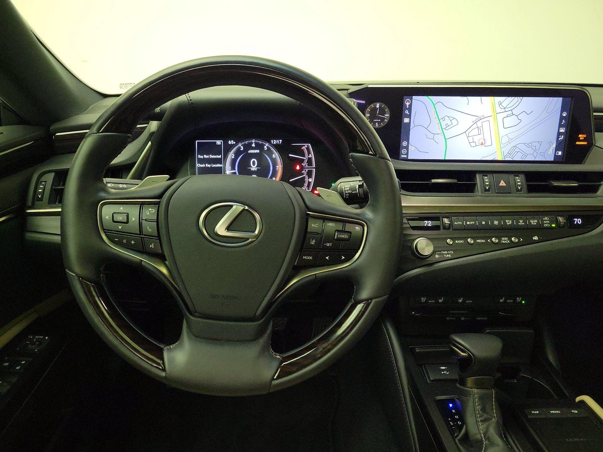Thumbnail: 2021 Lexus ES - 10