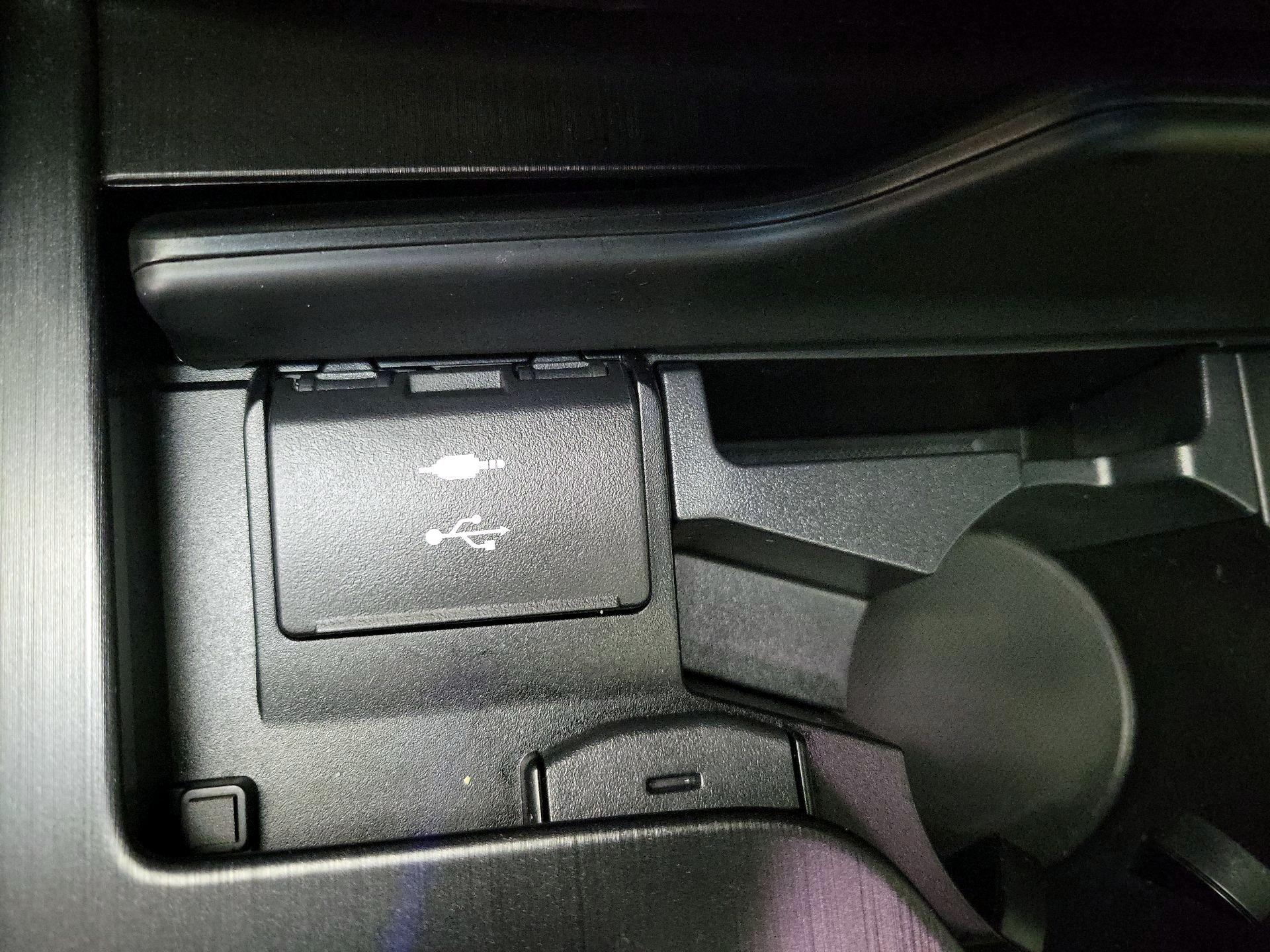 Thumbnail: 2021 Lexus ES - 19